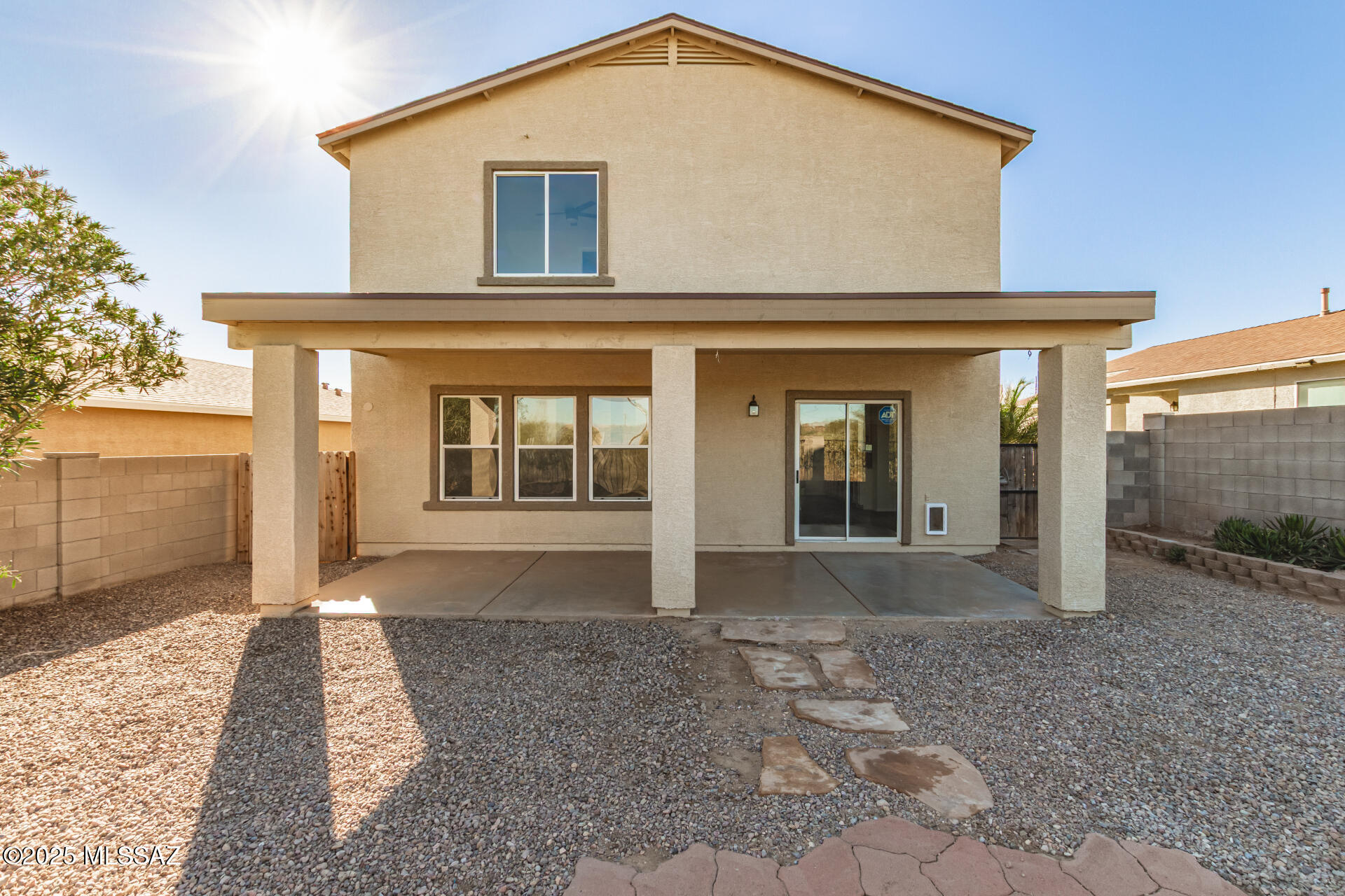 1348 W Calle Libro Del Retrato