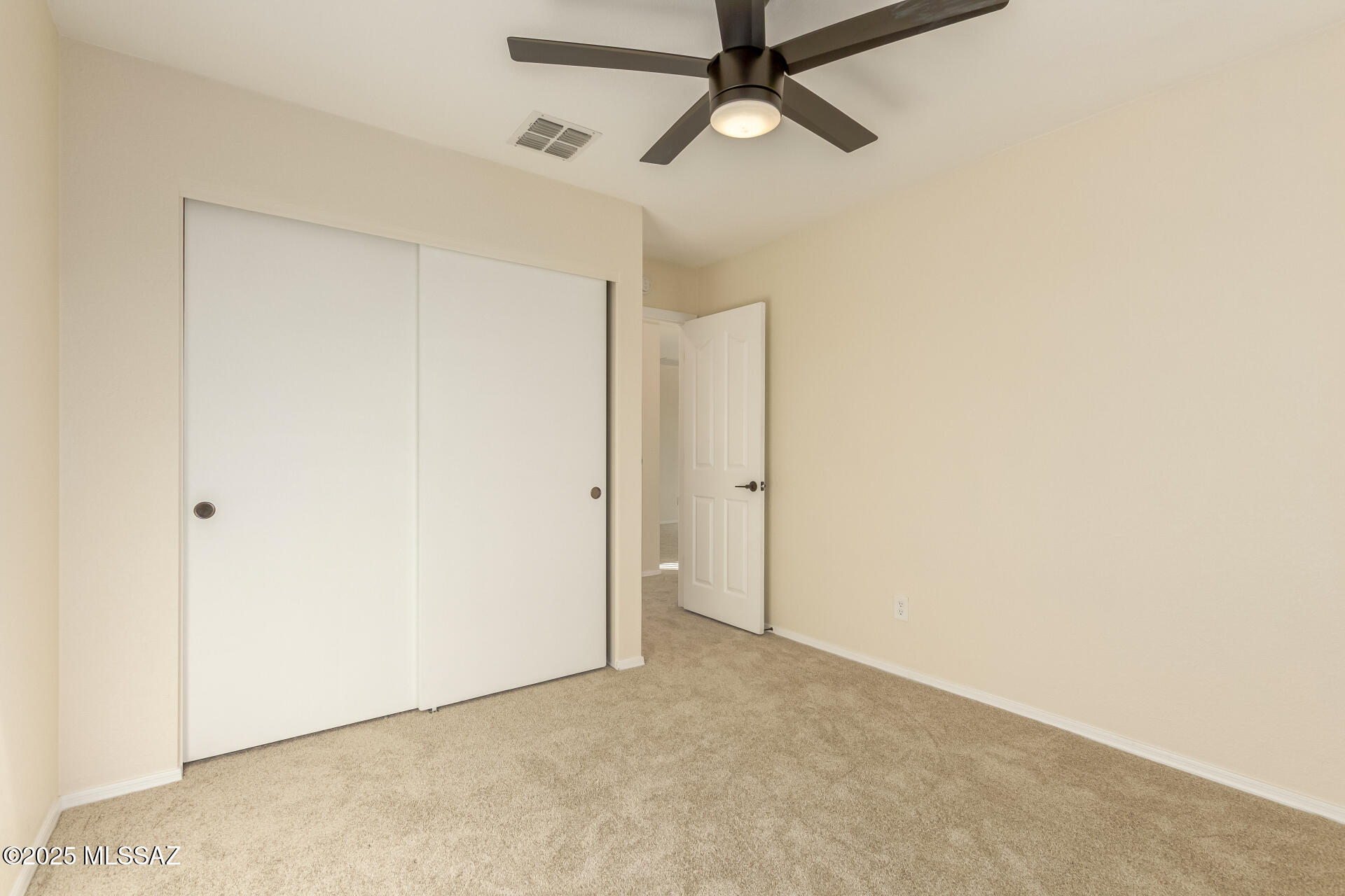 1348 W Calle Libro Del Retrato