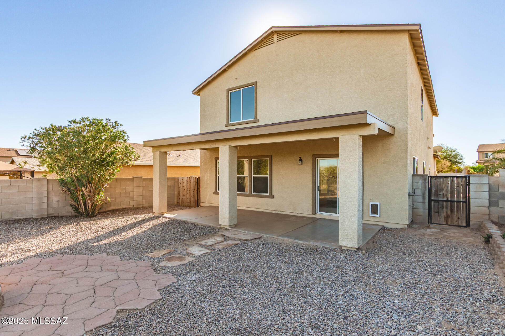 1348 W Calle Libro Del Retrato