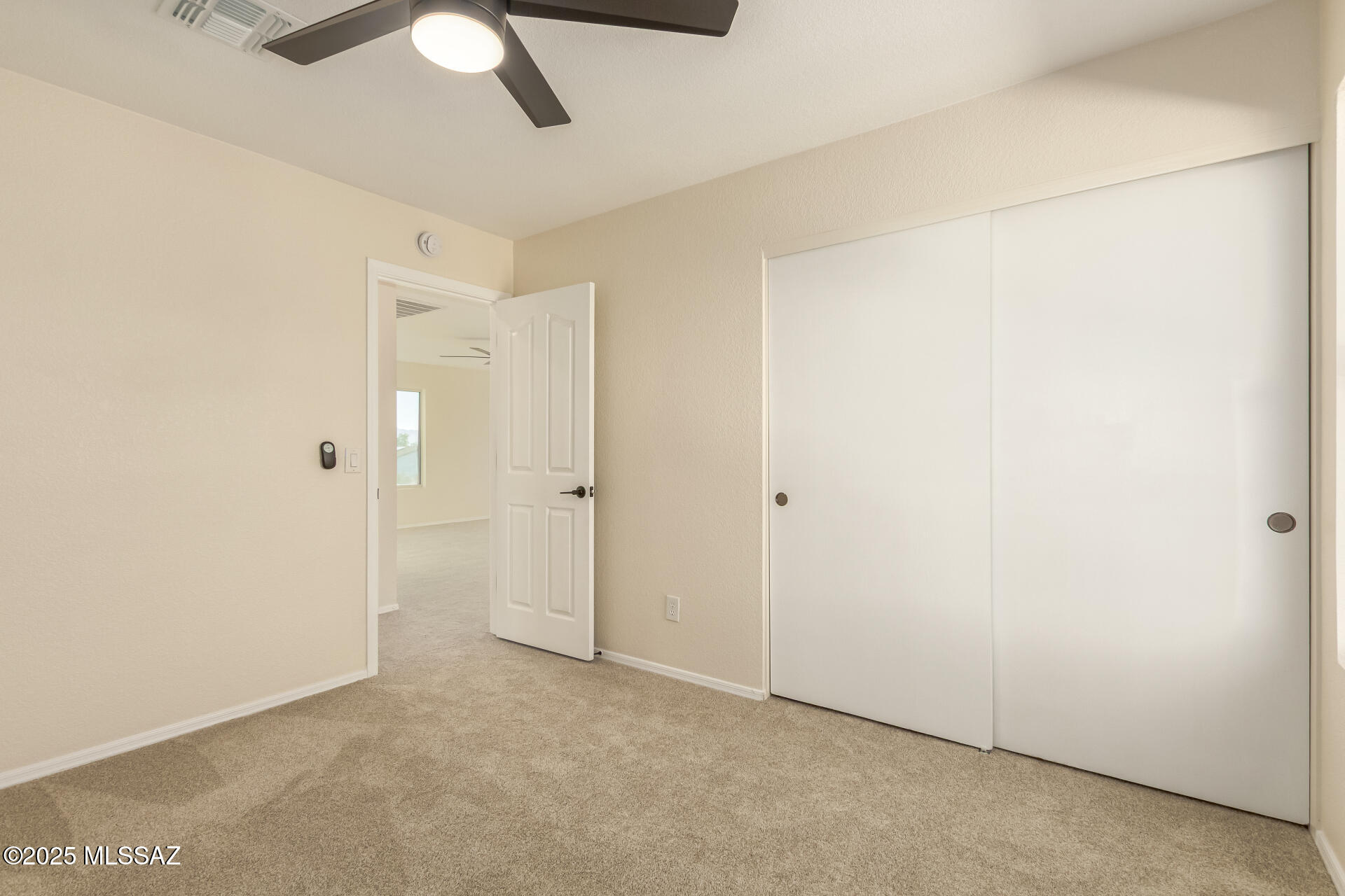 1348 W Calle Libro Del Retrato