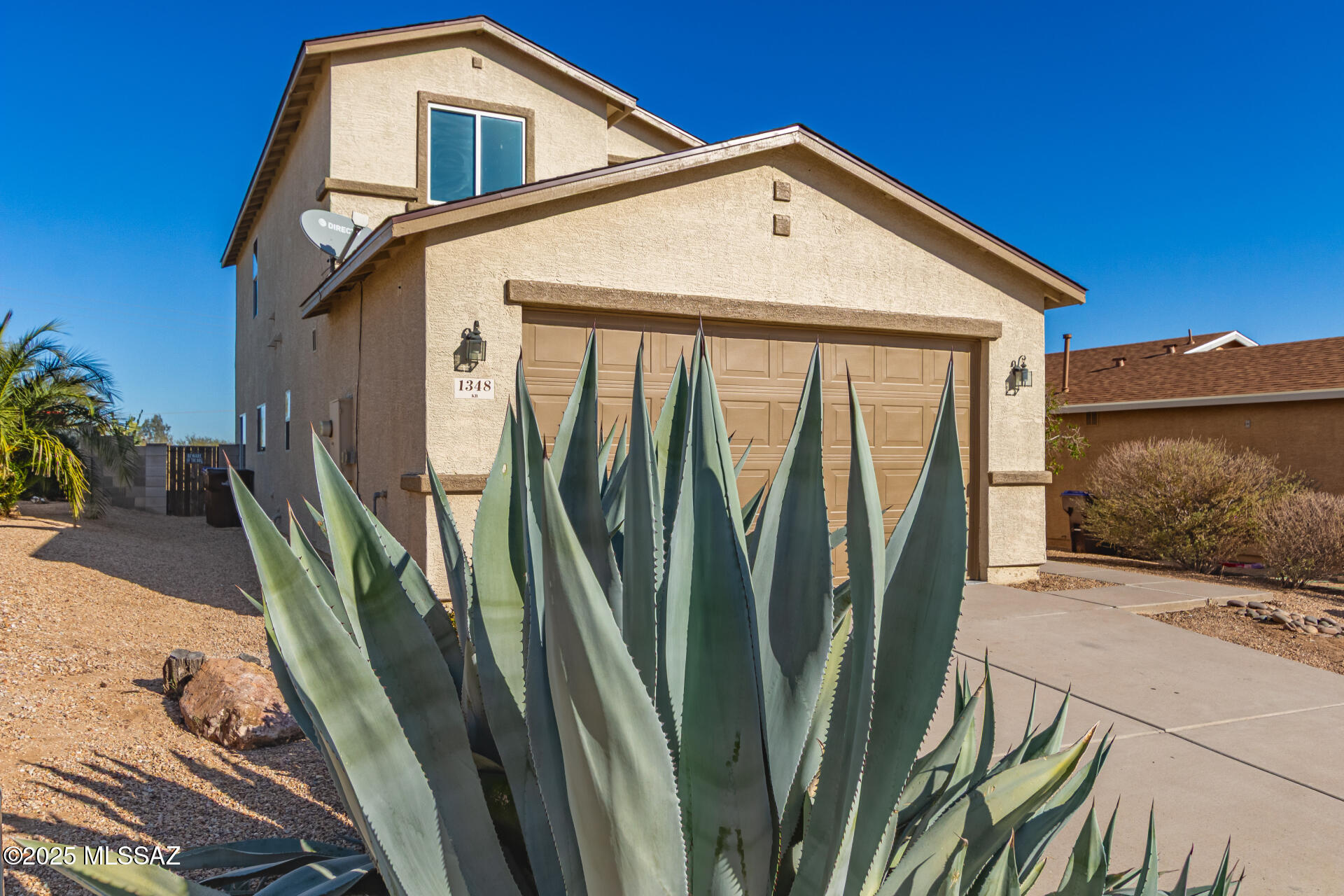 1348 W Calle Libro Del Retrato