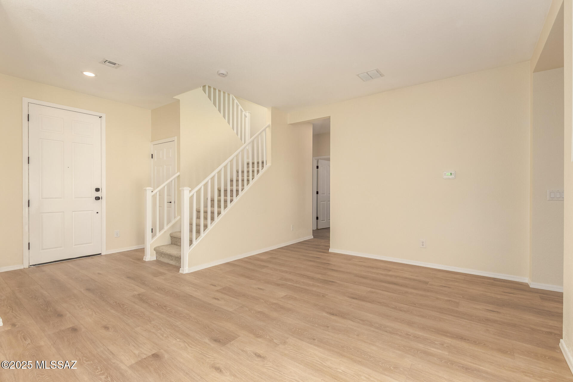 1348 W Calle Libro Del Retrato