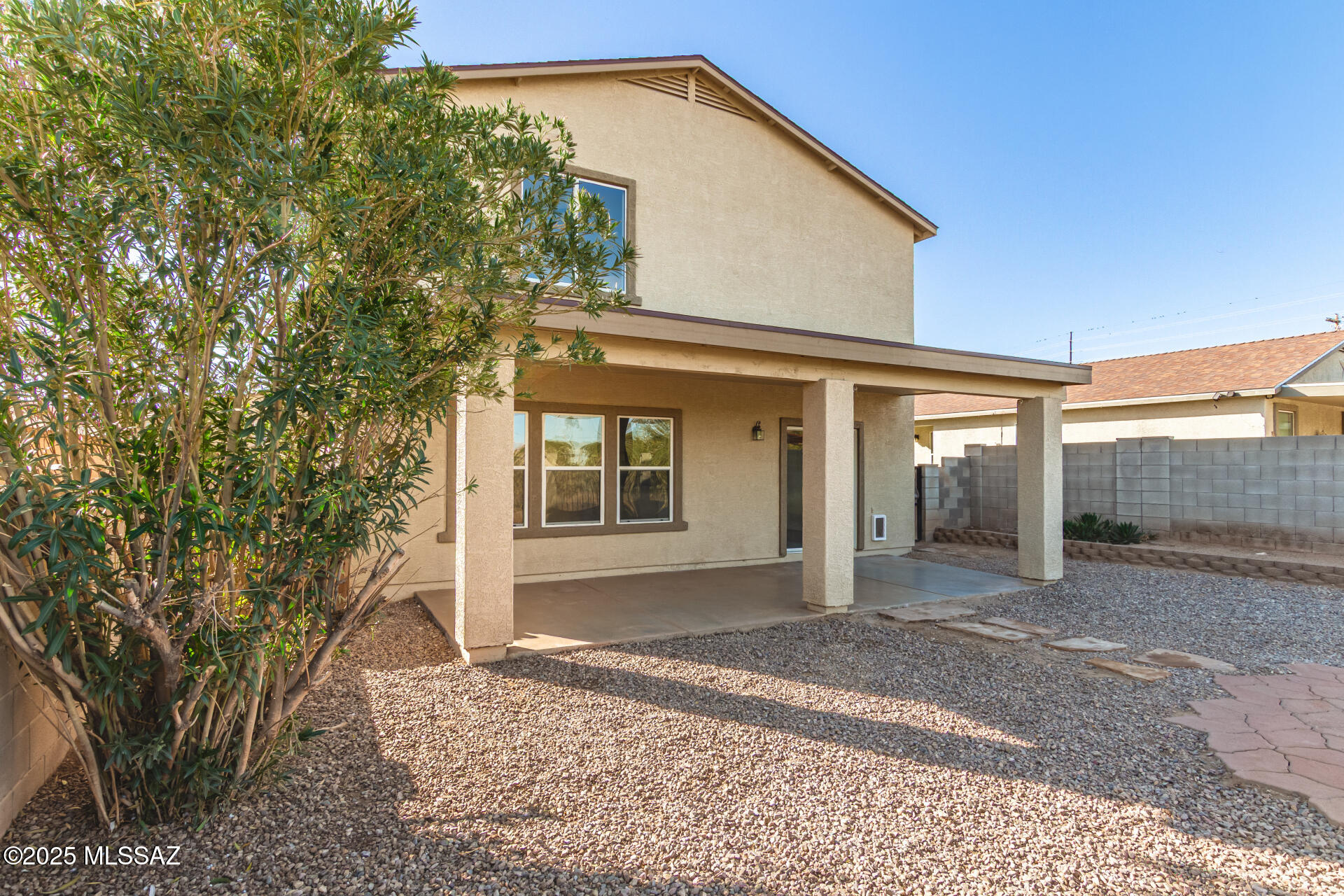 1348 W Calle Libro Del Retrato