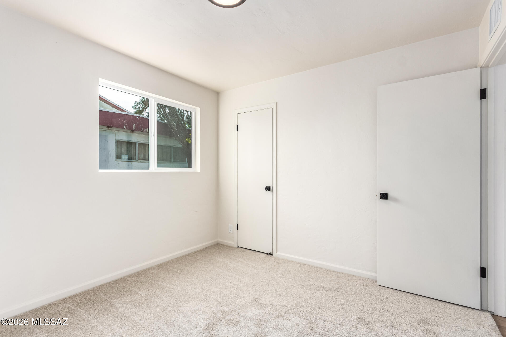 2601 E Warwick Vista