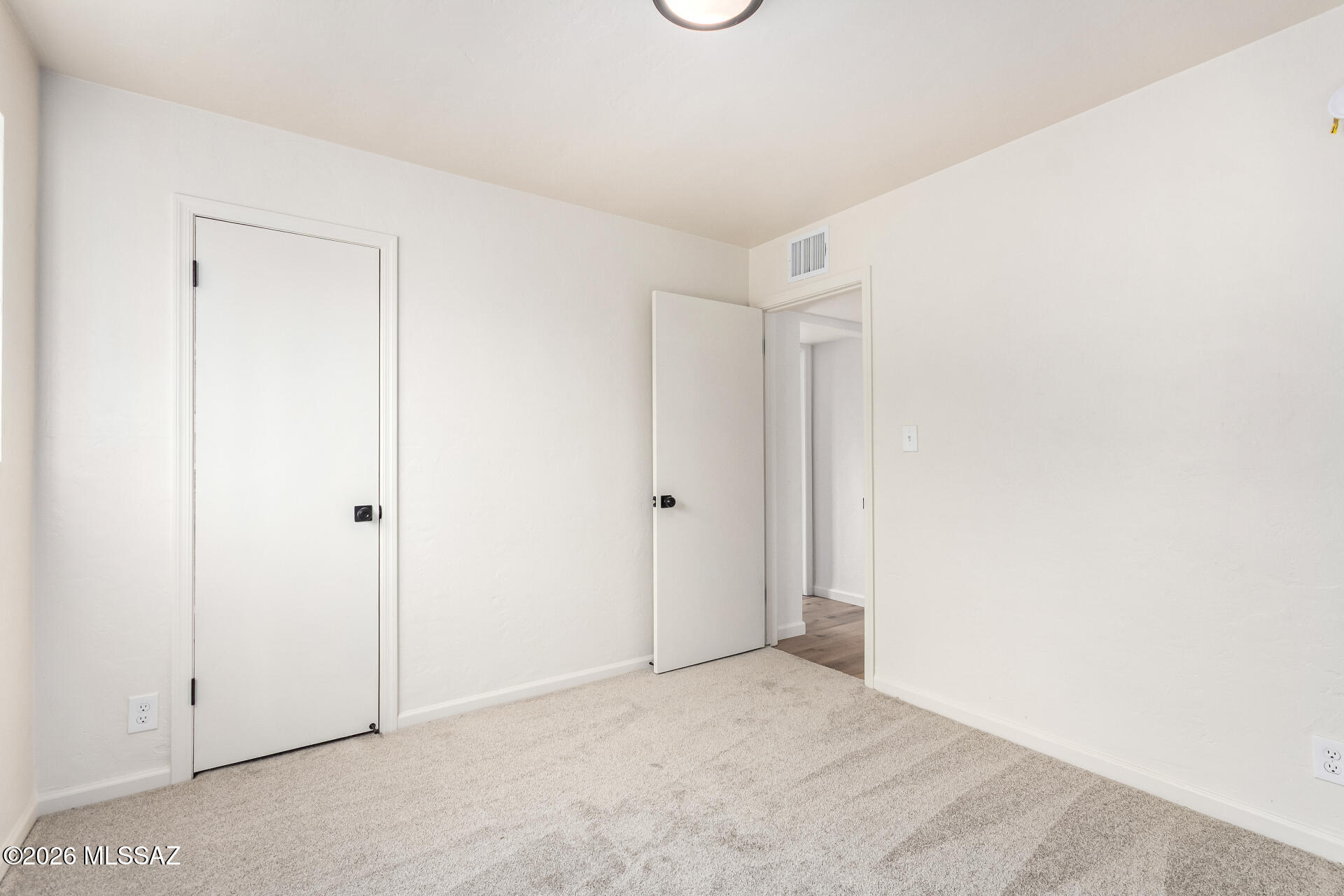 2601 E Warwick Vista