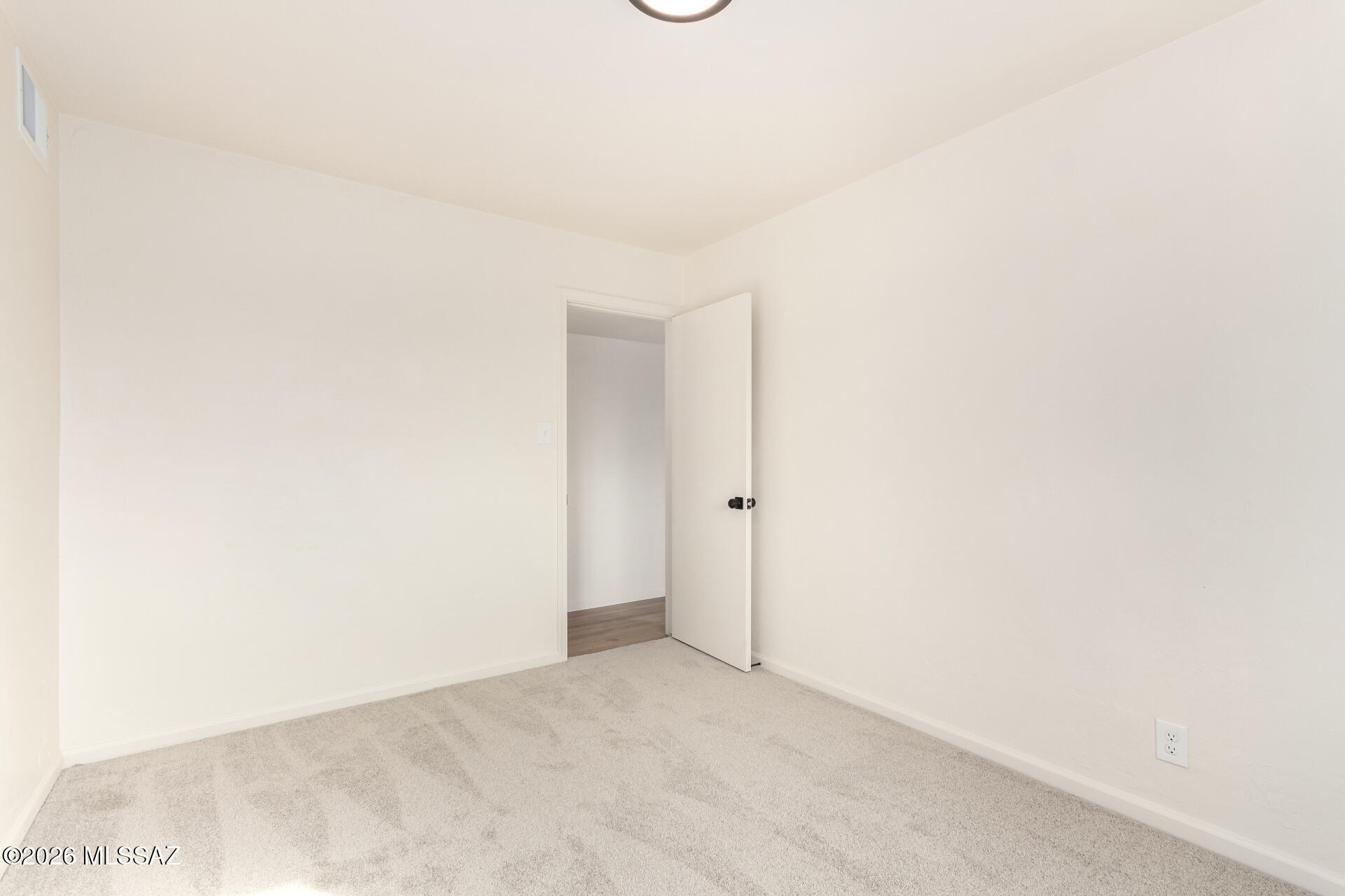 2601 E Warwick Vista