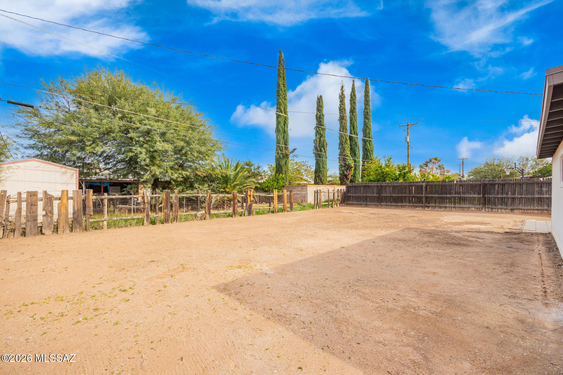 2601 E Warwick Vista