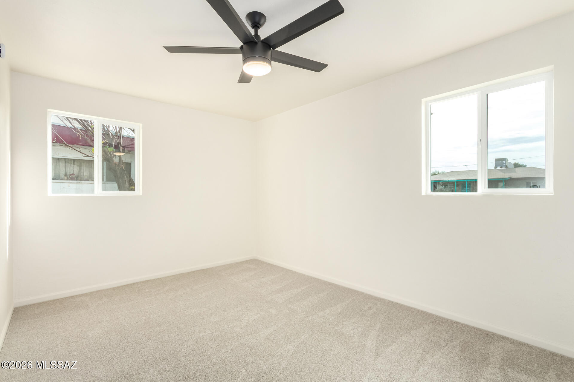 2601 E Warwick Vista