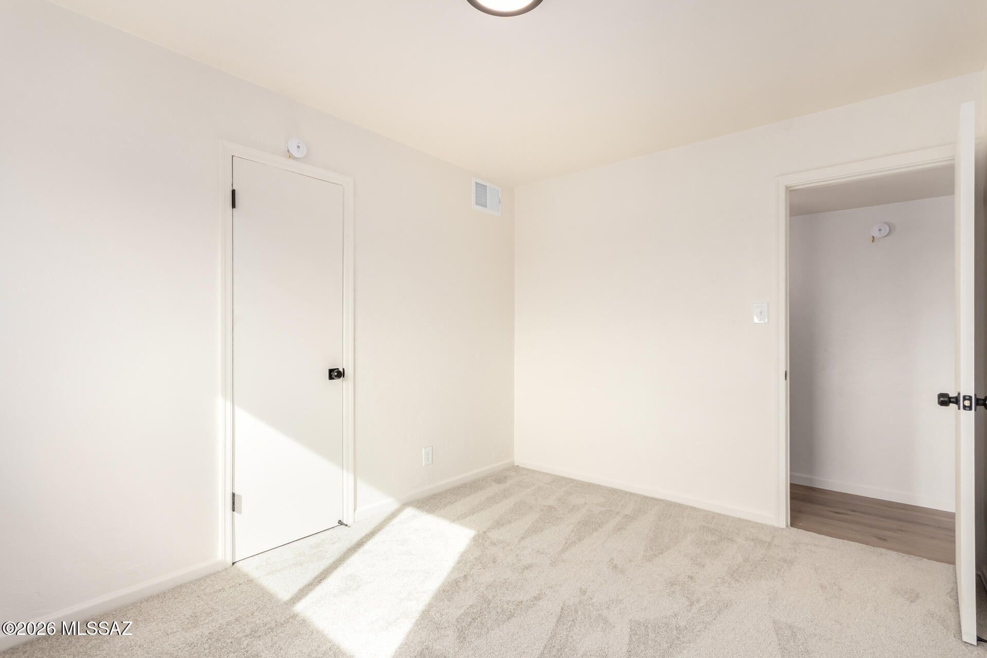 2601 E Warwick Vista