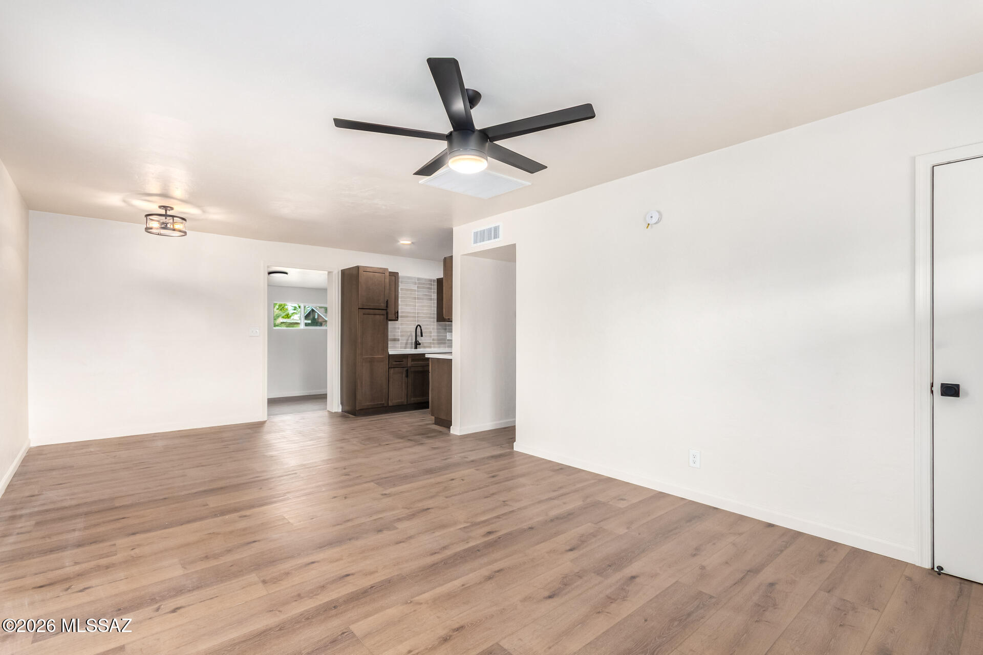 2601 E Warwick Vista