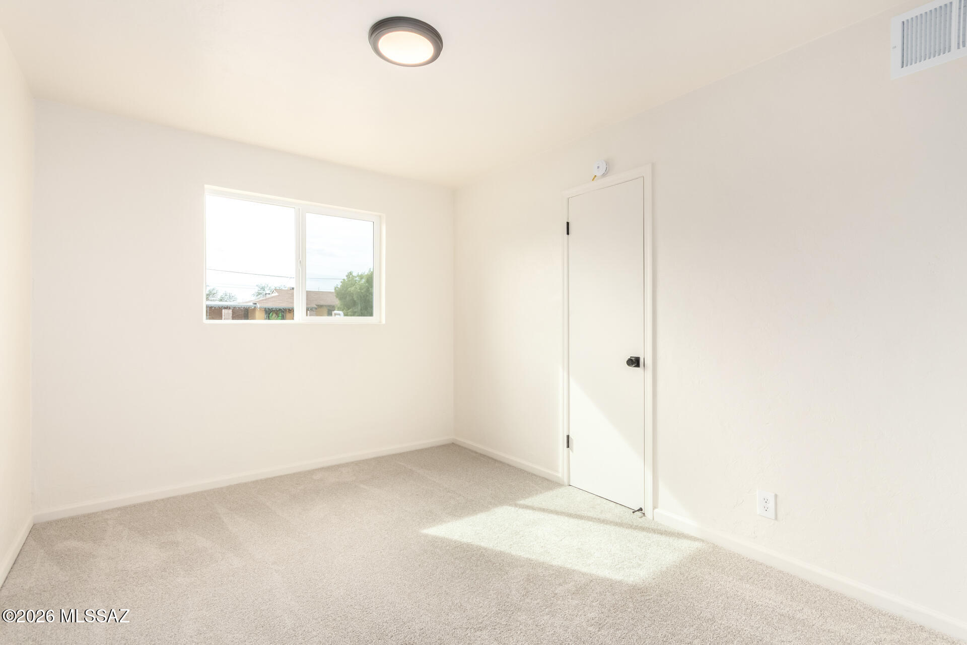 2601 E Warwick Vista