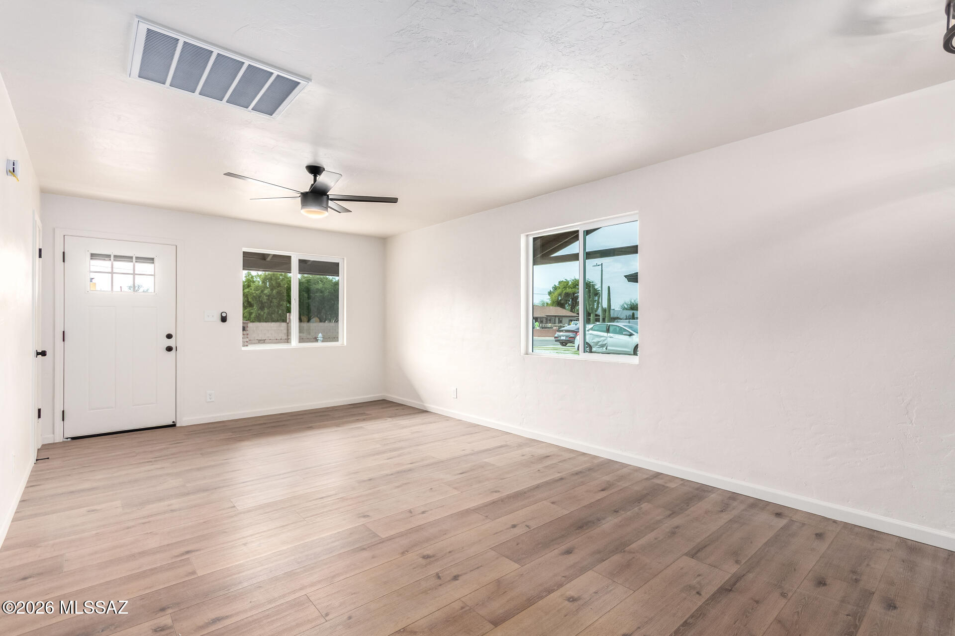 2601 E Warwick Vista