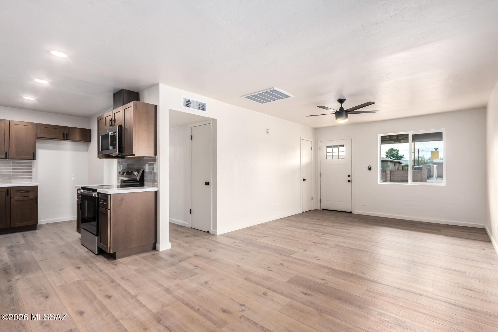 2601 E Warwick Vista