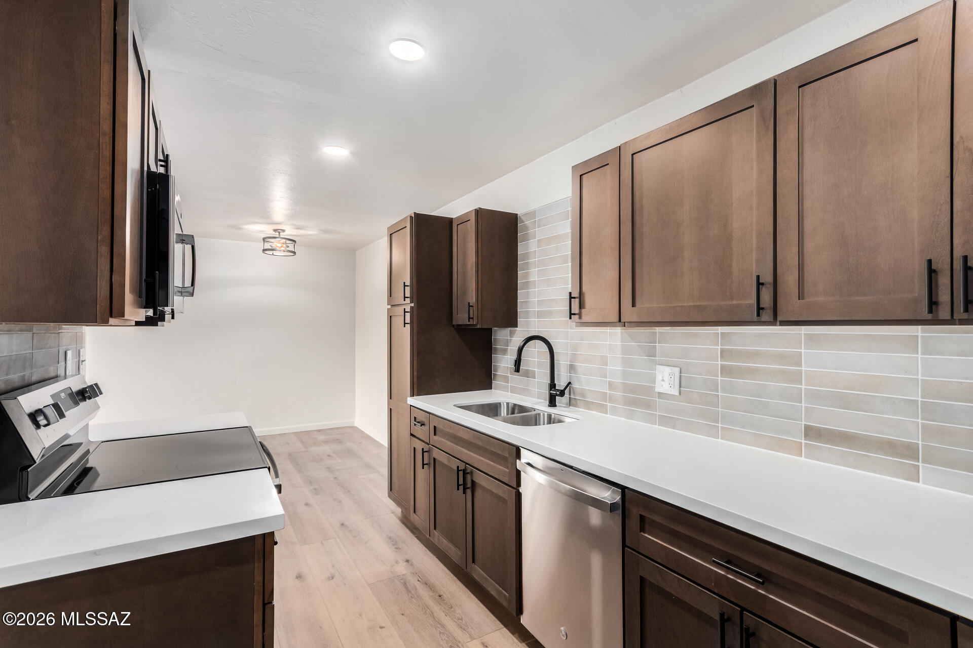 2601 E Warwick Vista