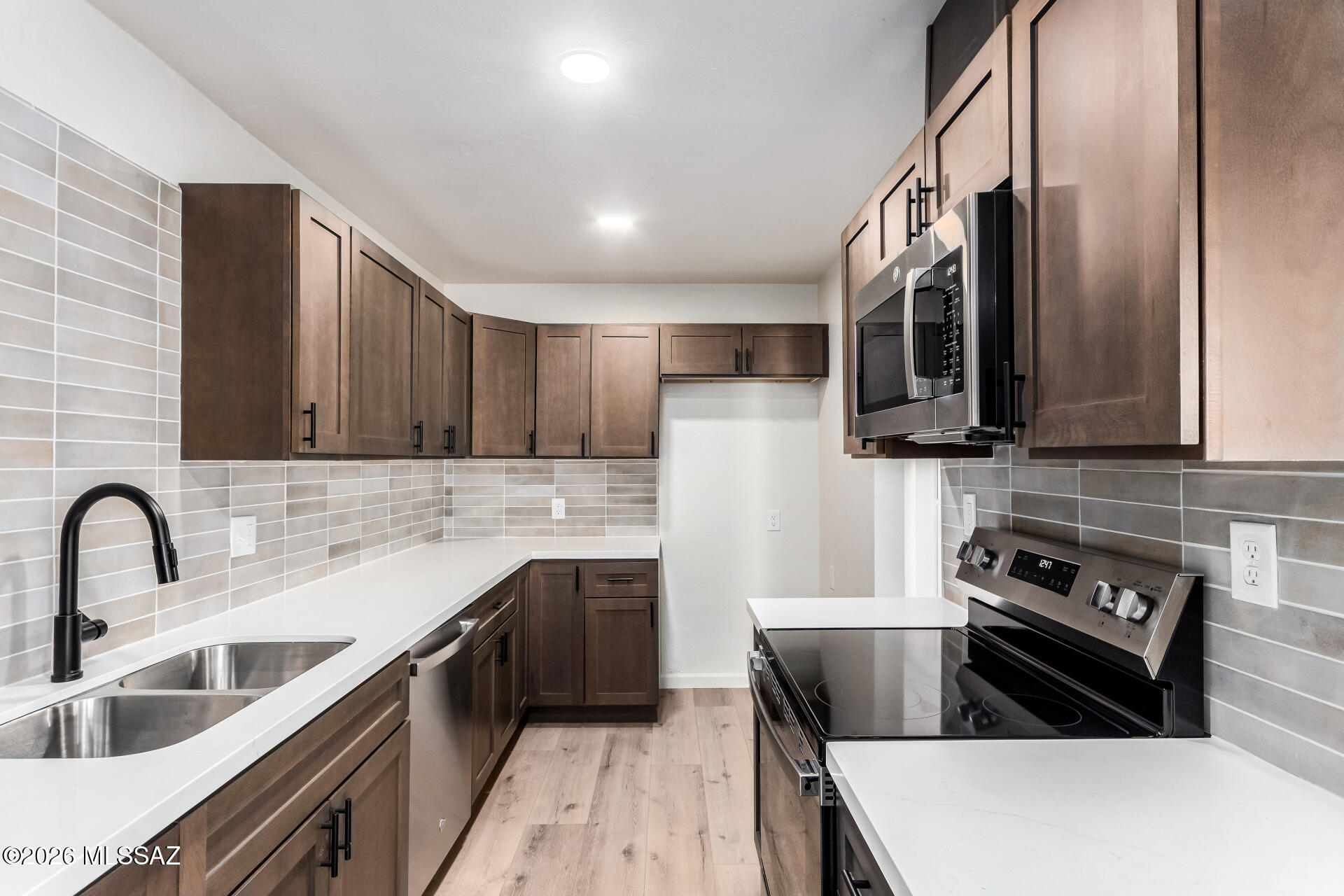 2601 E Warwick Vista