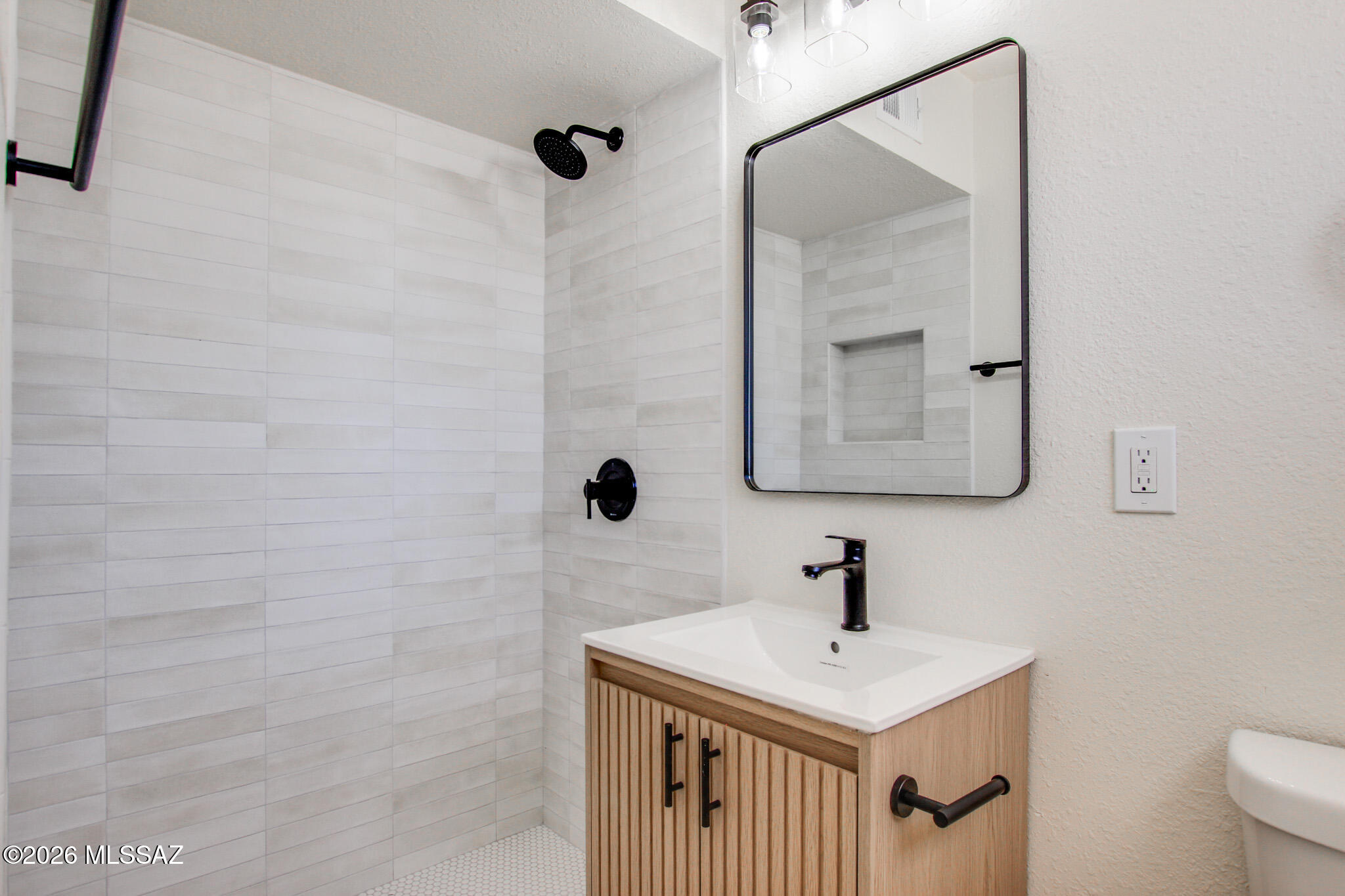 5516 S Oriole Avenue