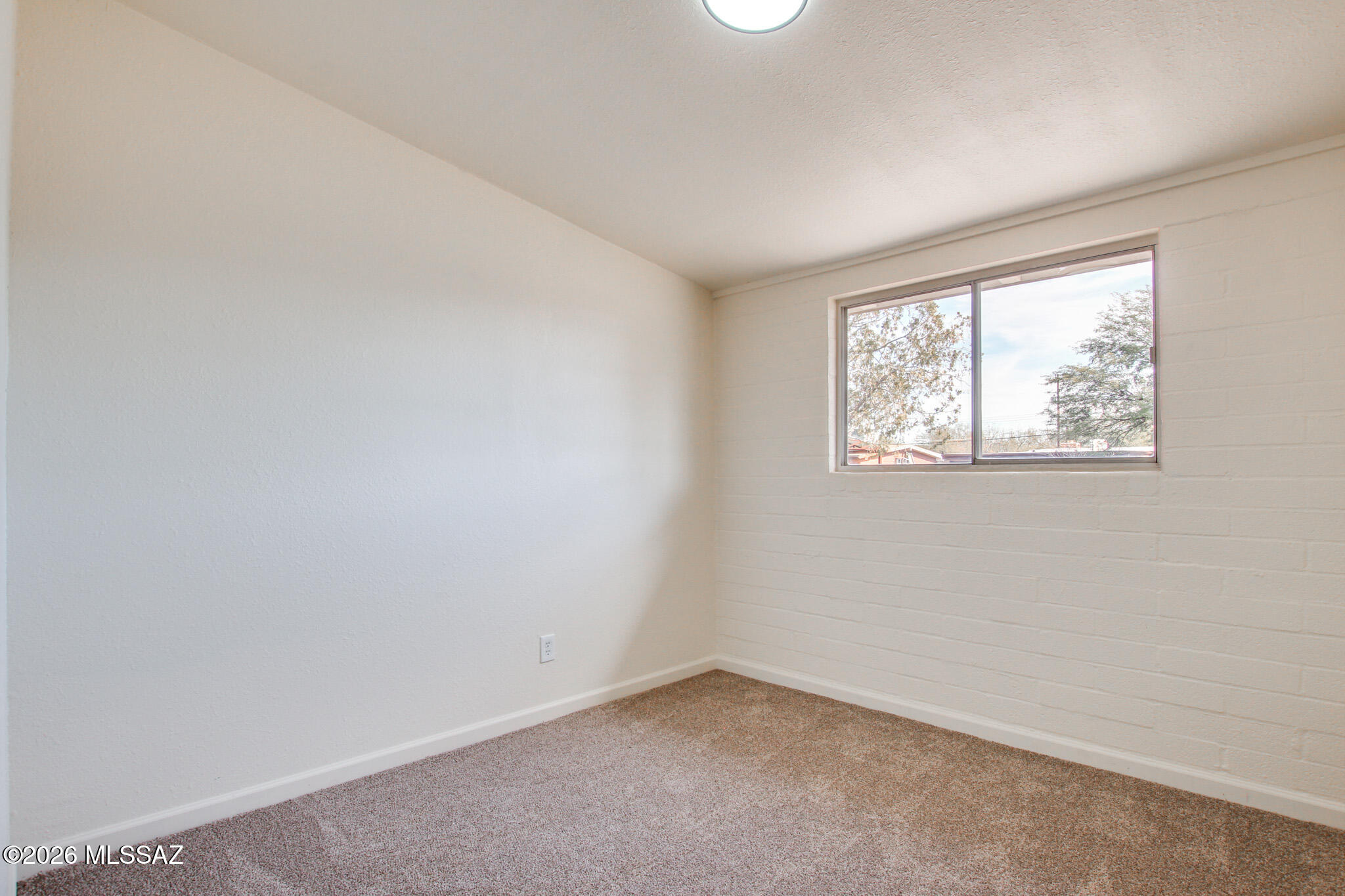 5516 S Oriole Avenue