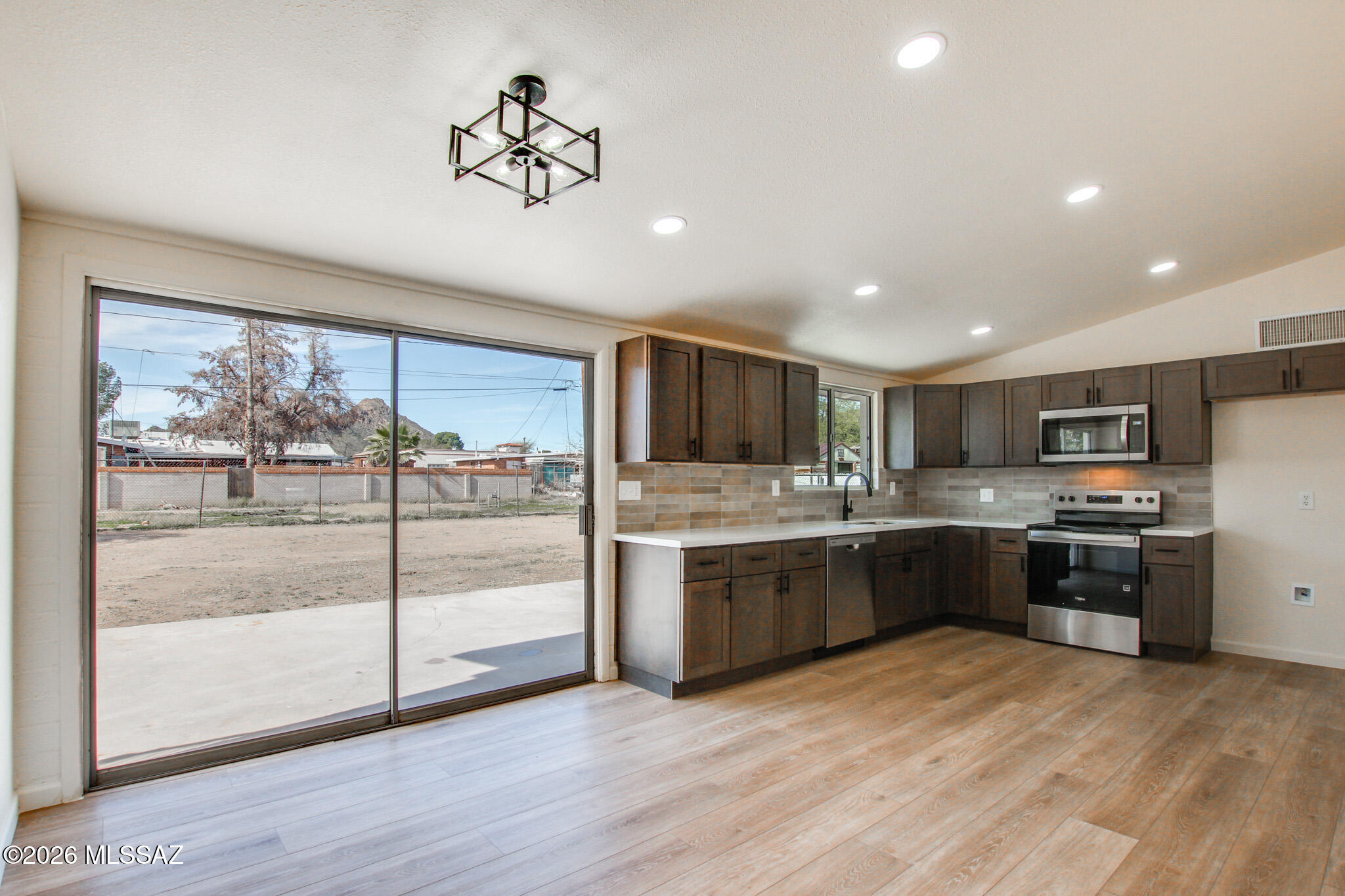 5516 S Oriole Avenue