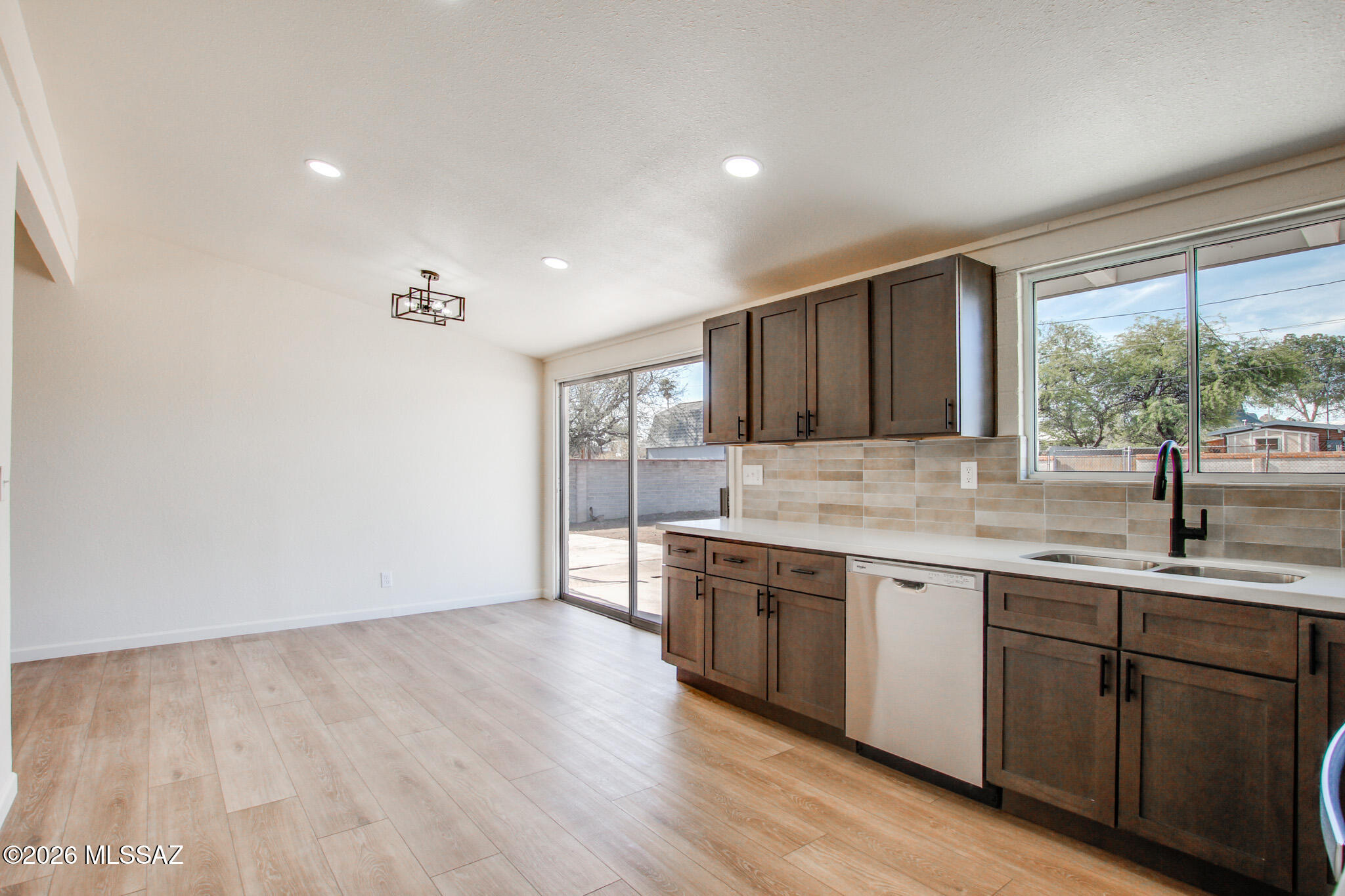 5516 S Oriole Avenue