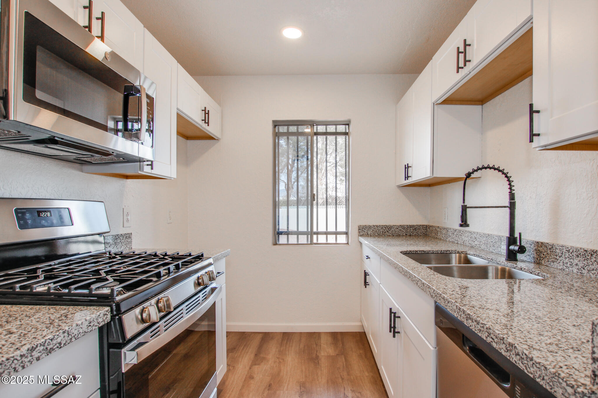 828 S Langley Avenue 101