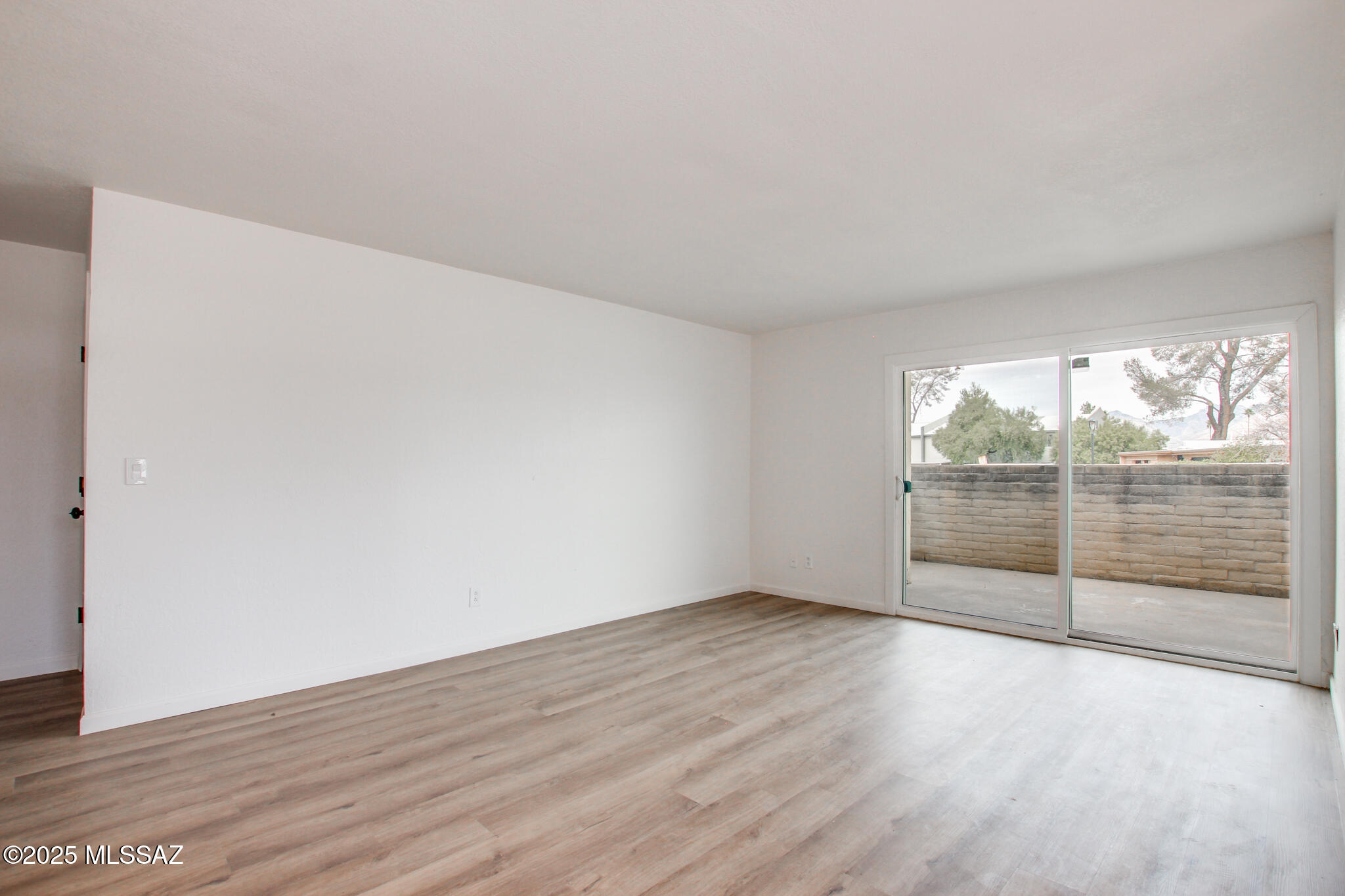828 S Langley Avenue 101