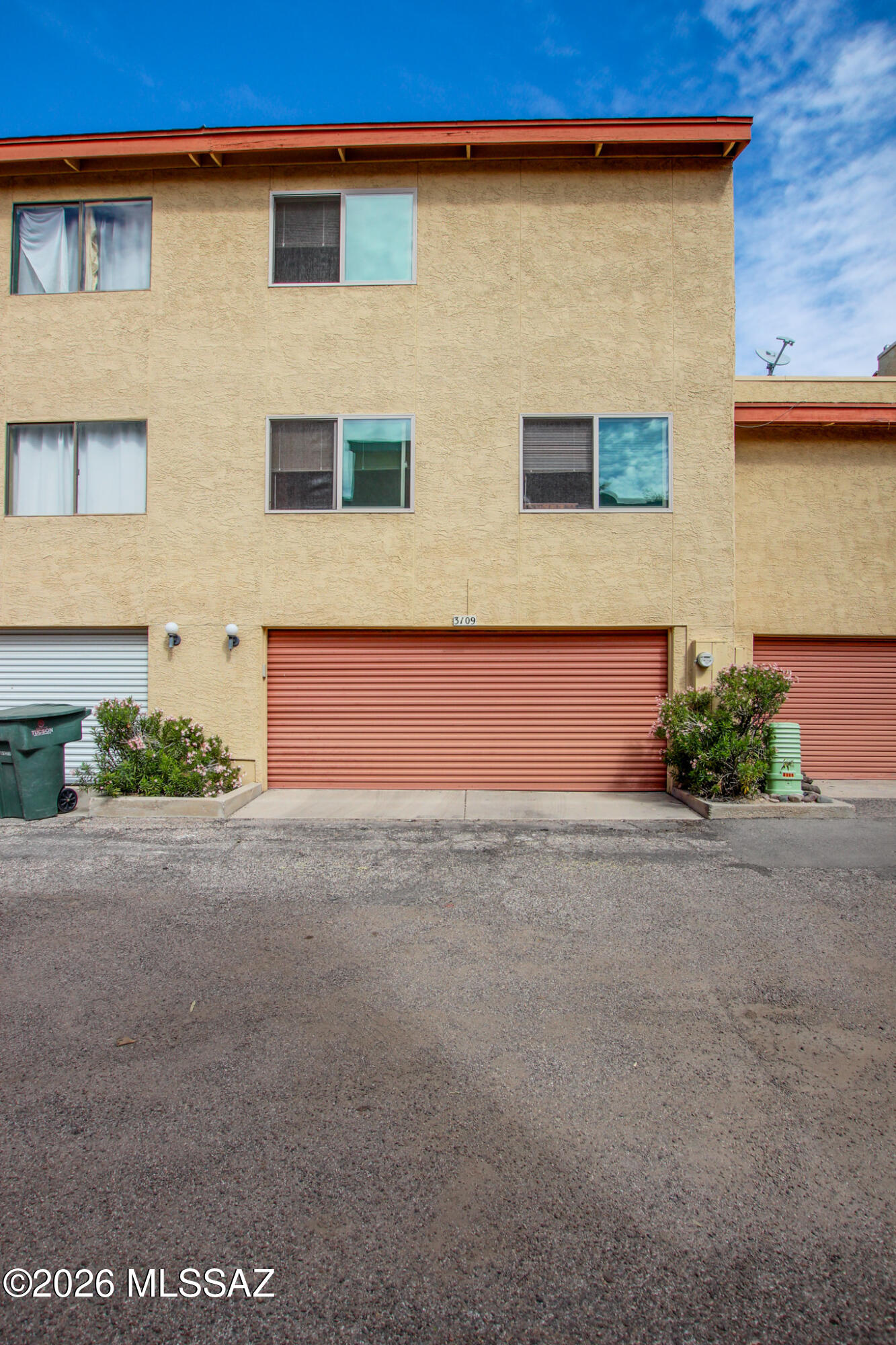 3109 E Corte De La Raqueta