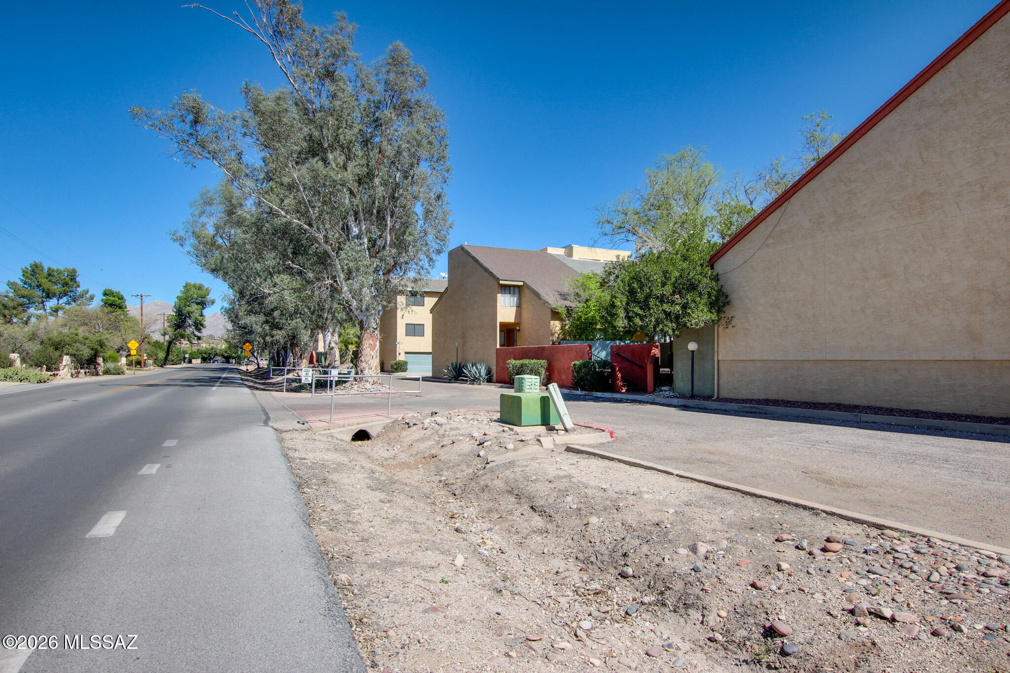 3109 E Corte De La Raqueta