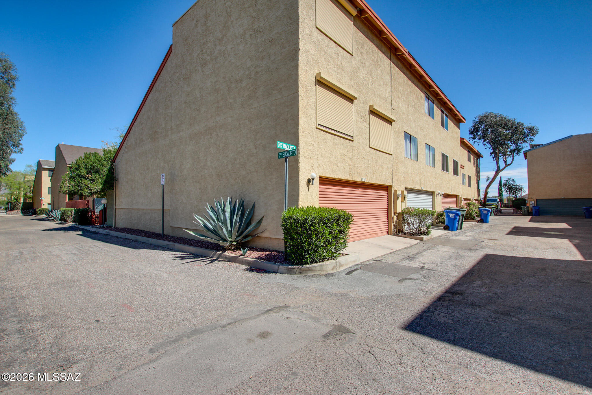 3109 E Corte De La Raqueta