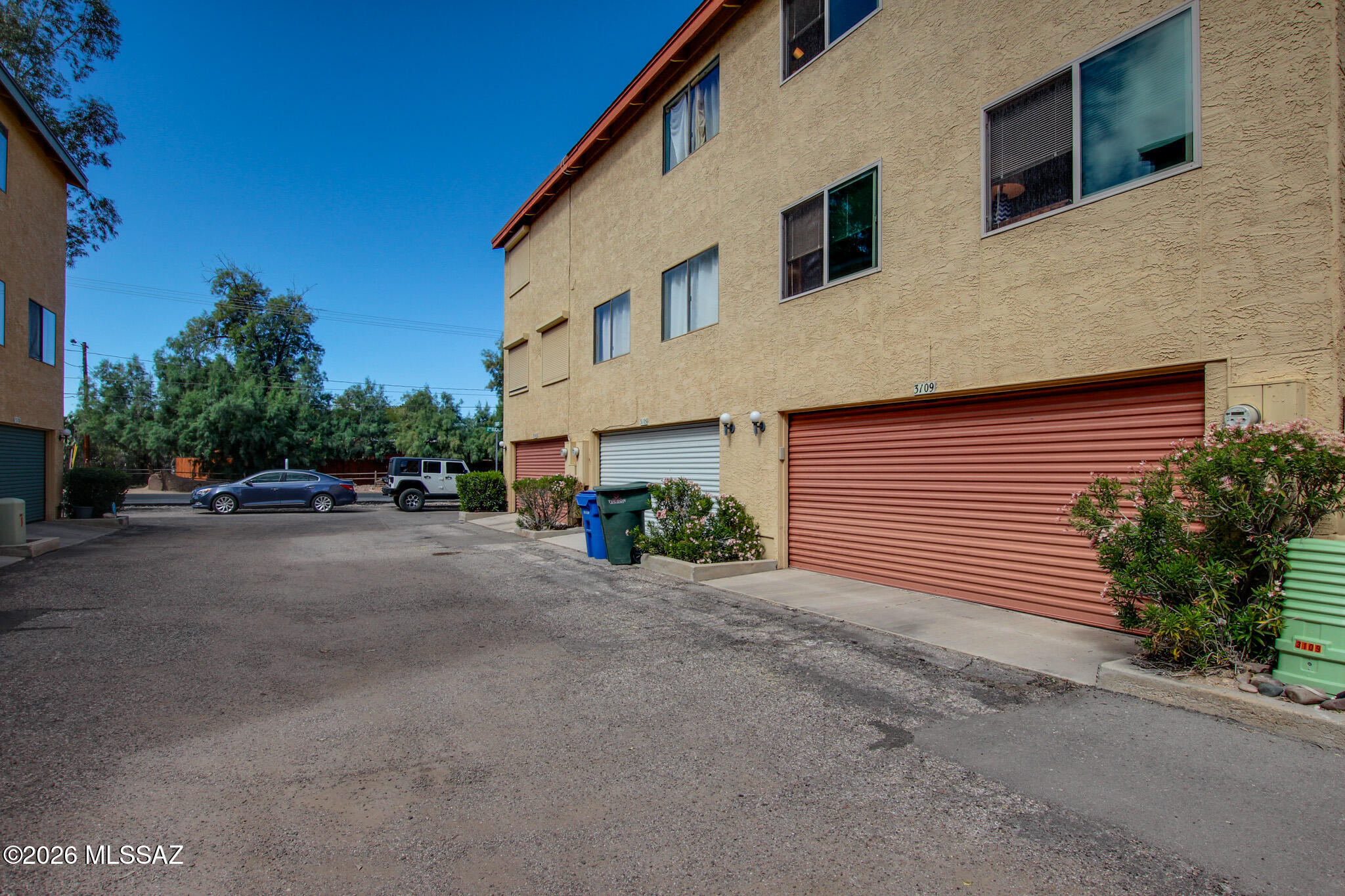3109 E Corte De La Raqueta
