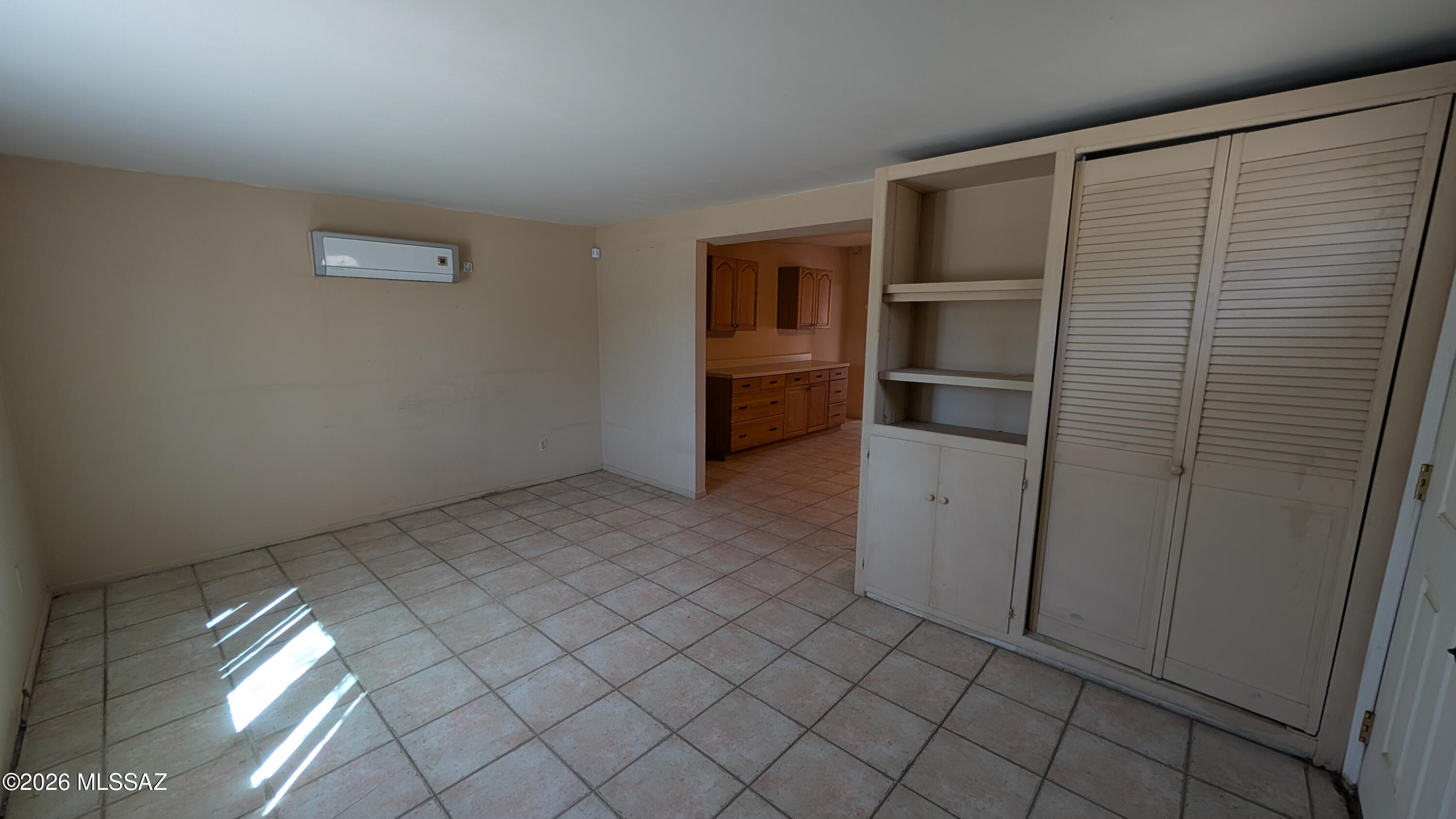 25 E Los Reales Road