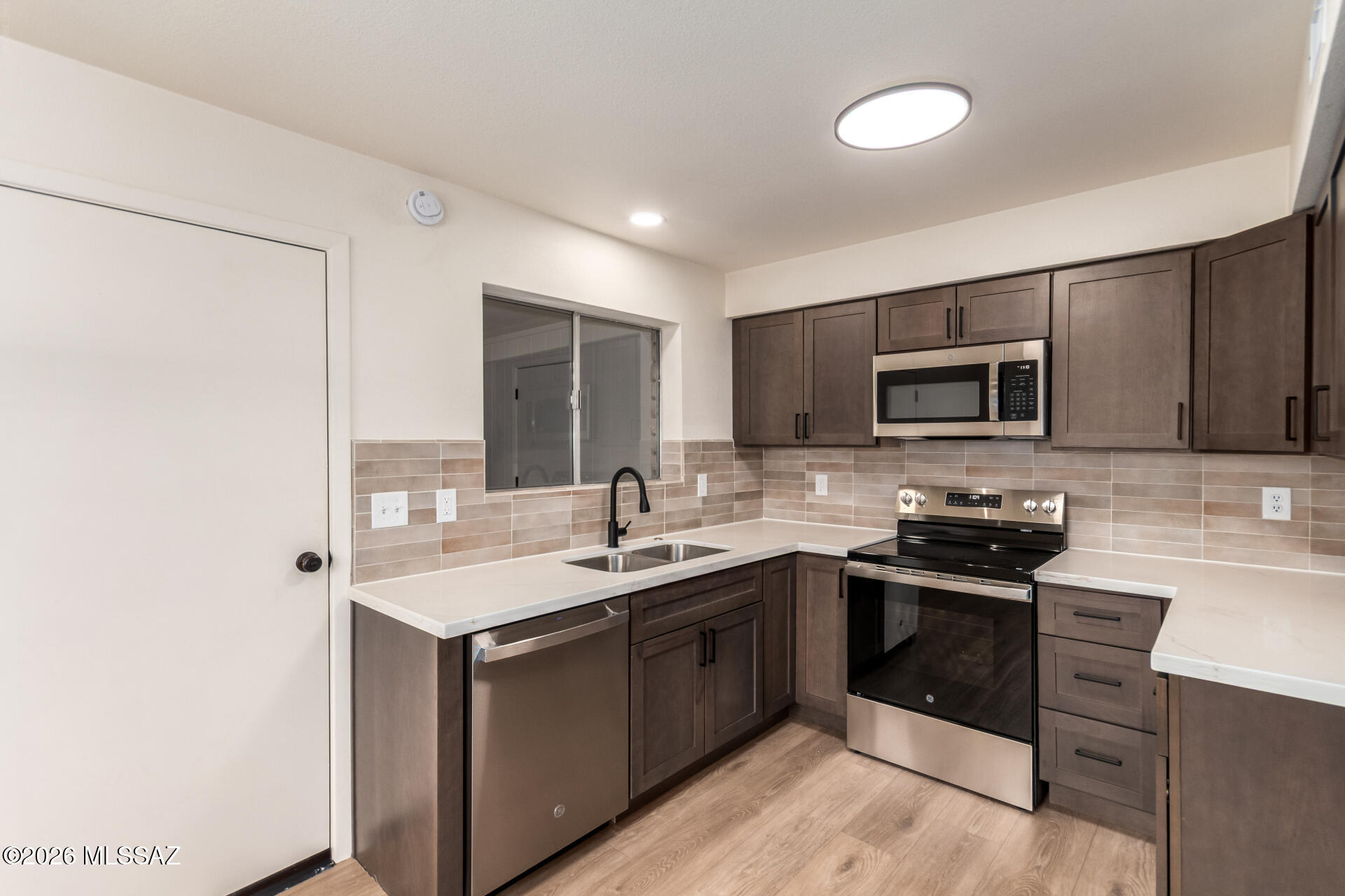 5174 Mountain Avenue