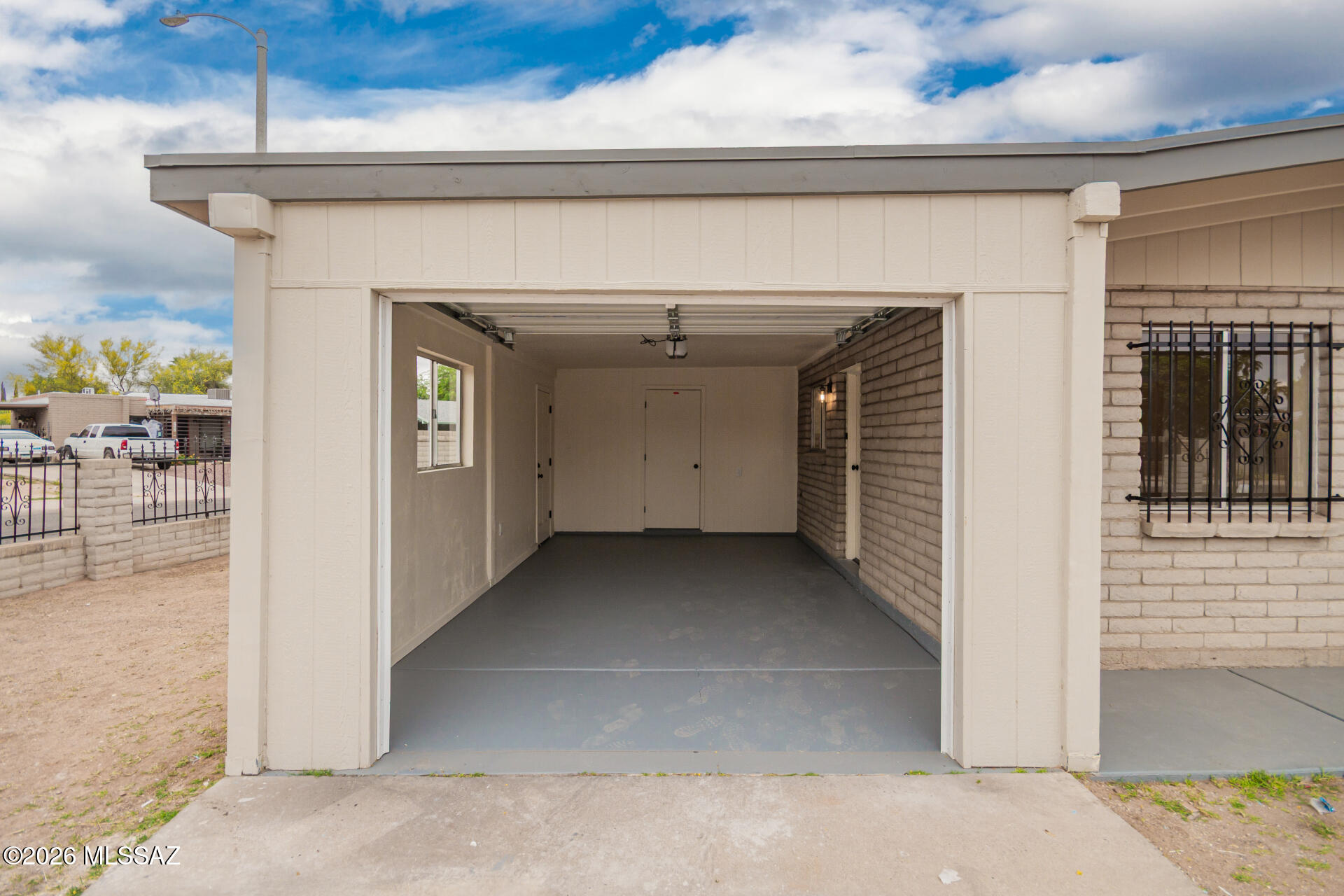 5174 Mountain Avenue