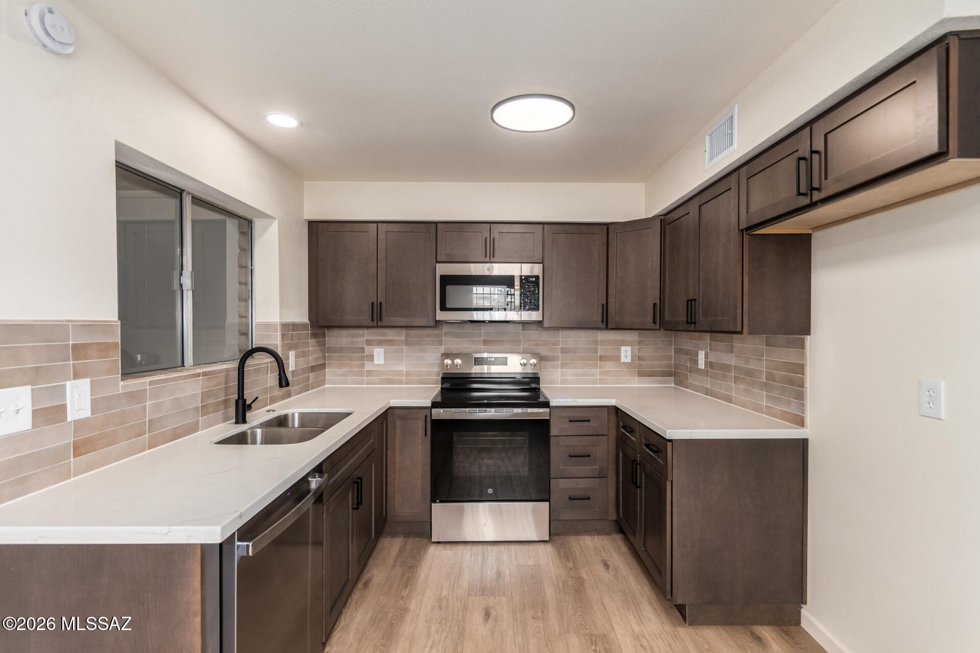 5174 Mountain Avenue