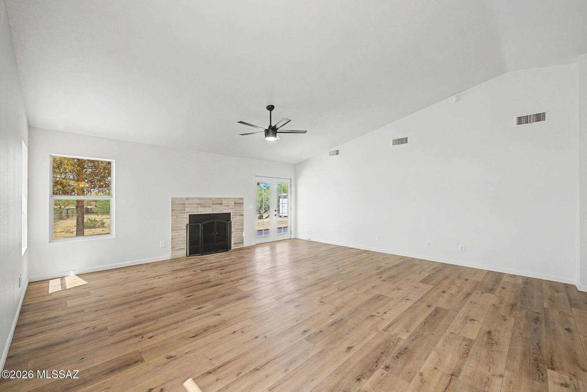 681 N Calle Rinconado