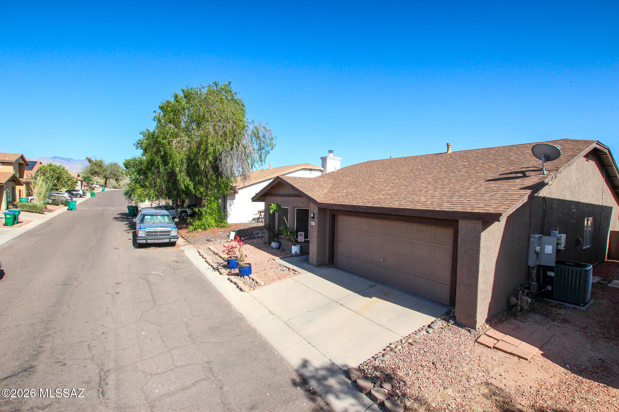 4697 W Globeberry Street