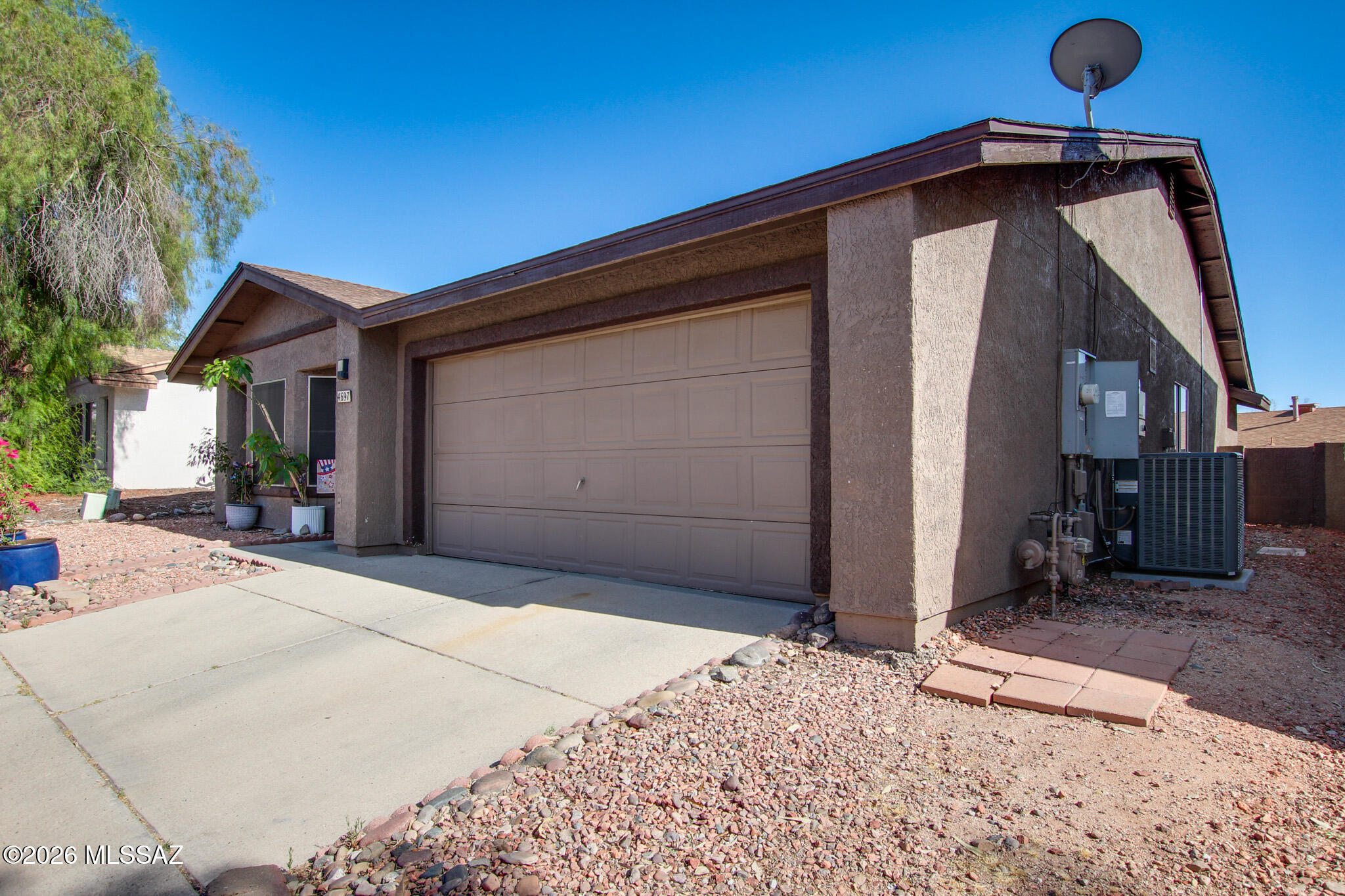 4697 W Globeberry Street