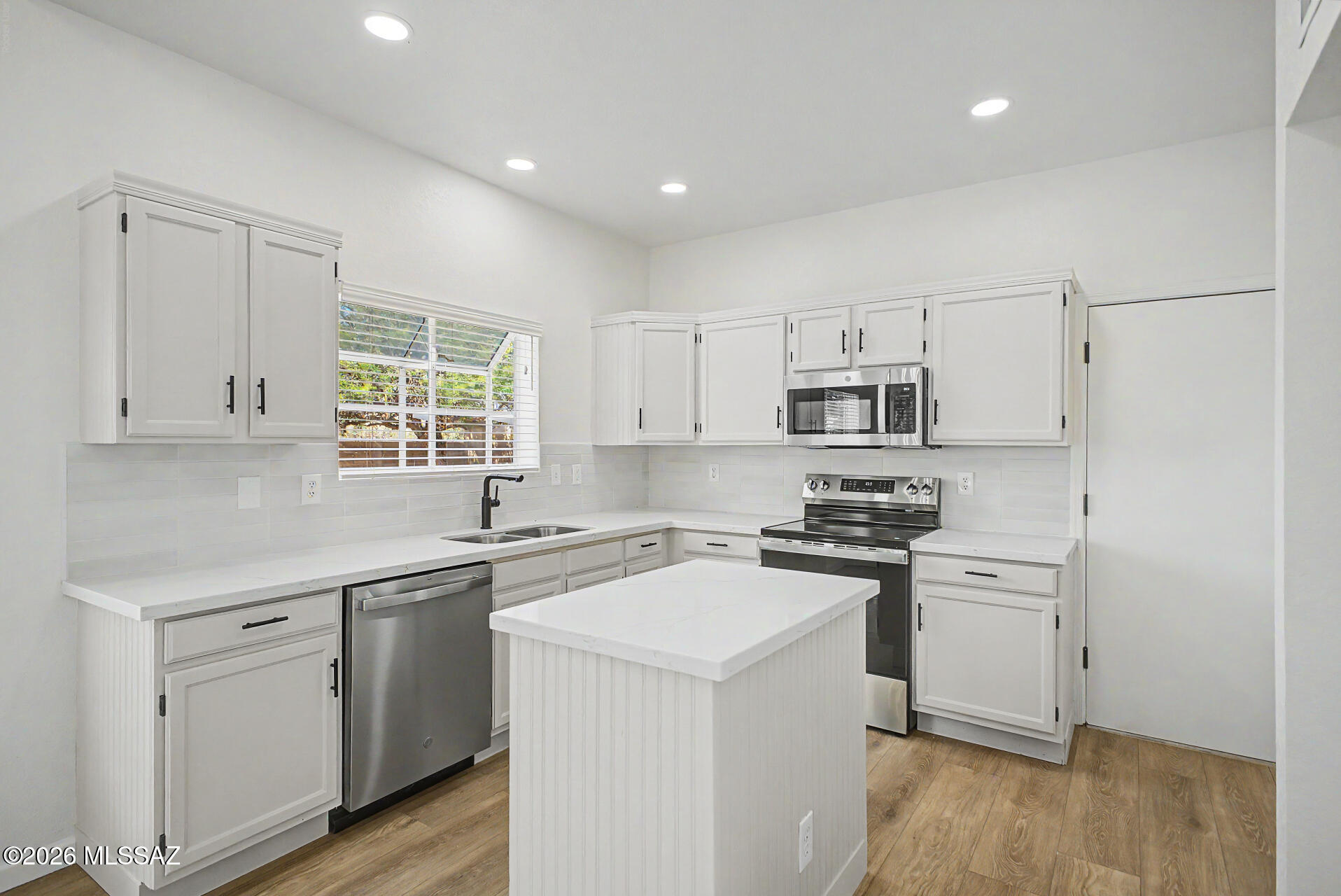 3712 W Butterfly Lane