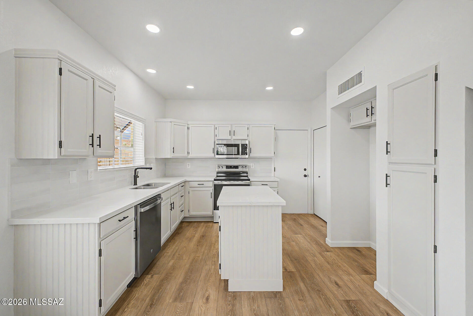3712 W Butterfly Lane