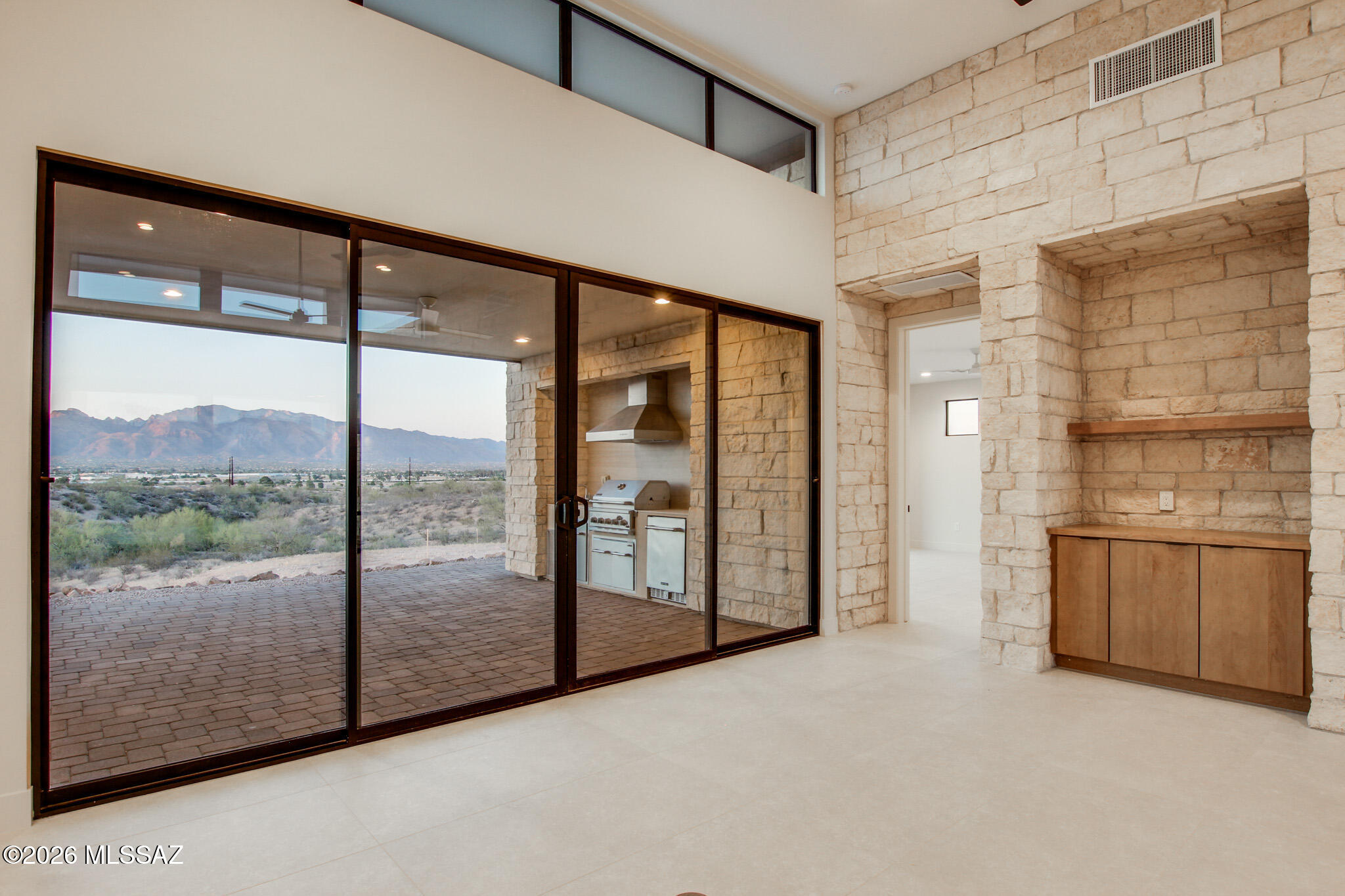 2769 W Black Cloud Court