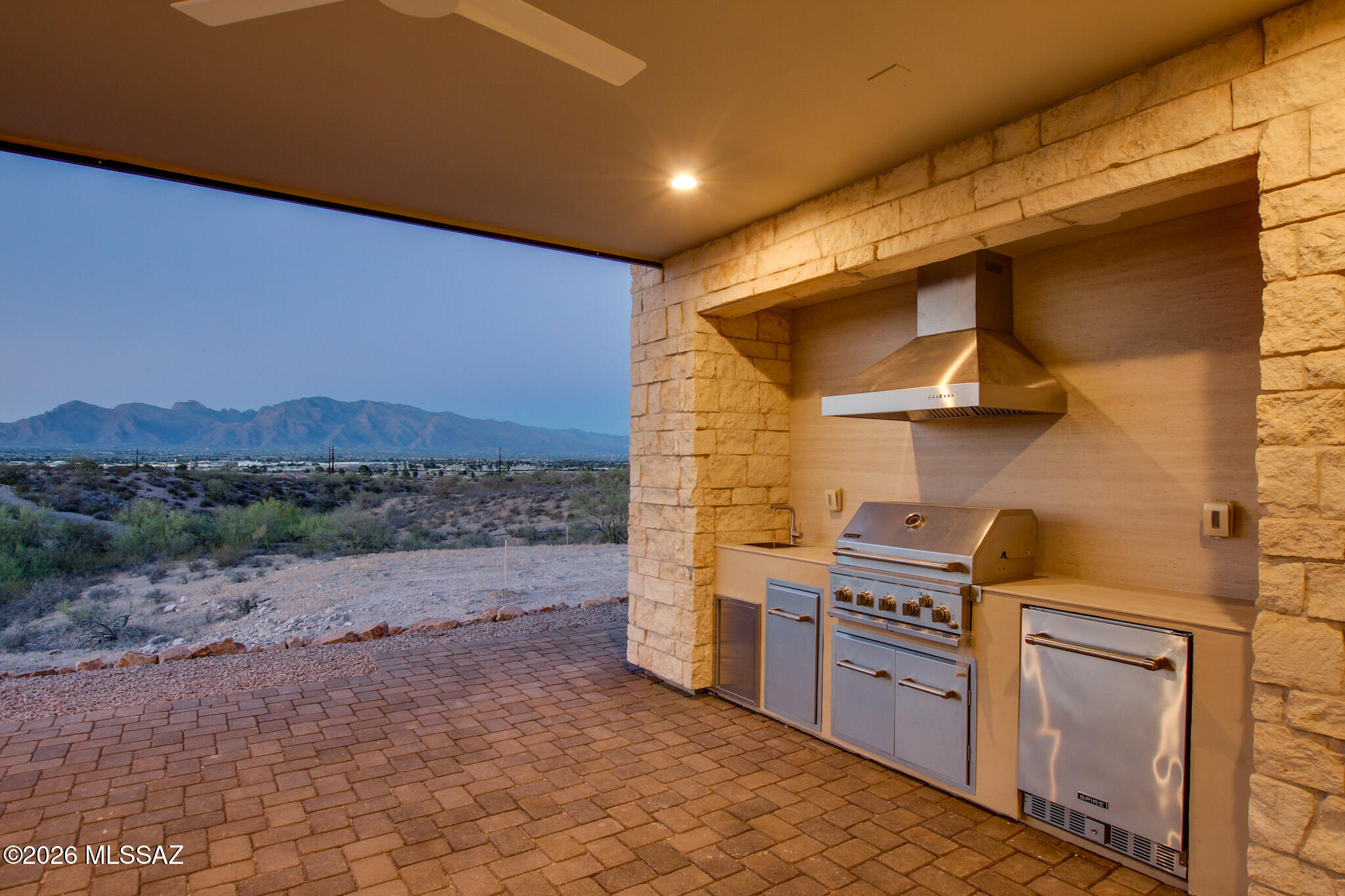 2769 W Black Cloud Court