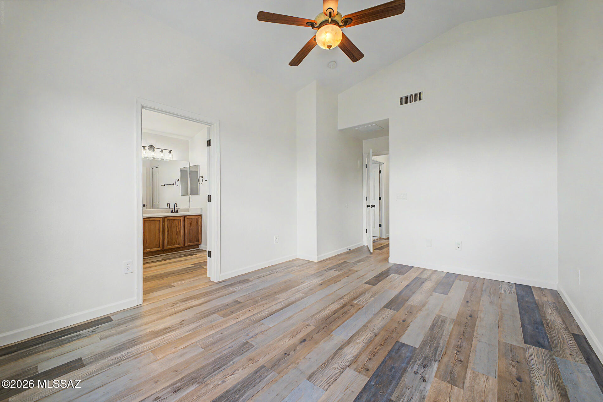 513 E Cactus Mountain Drive