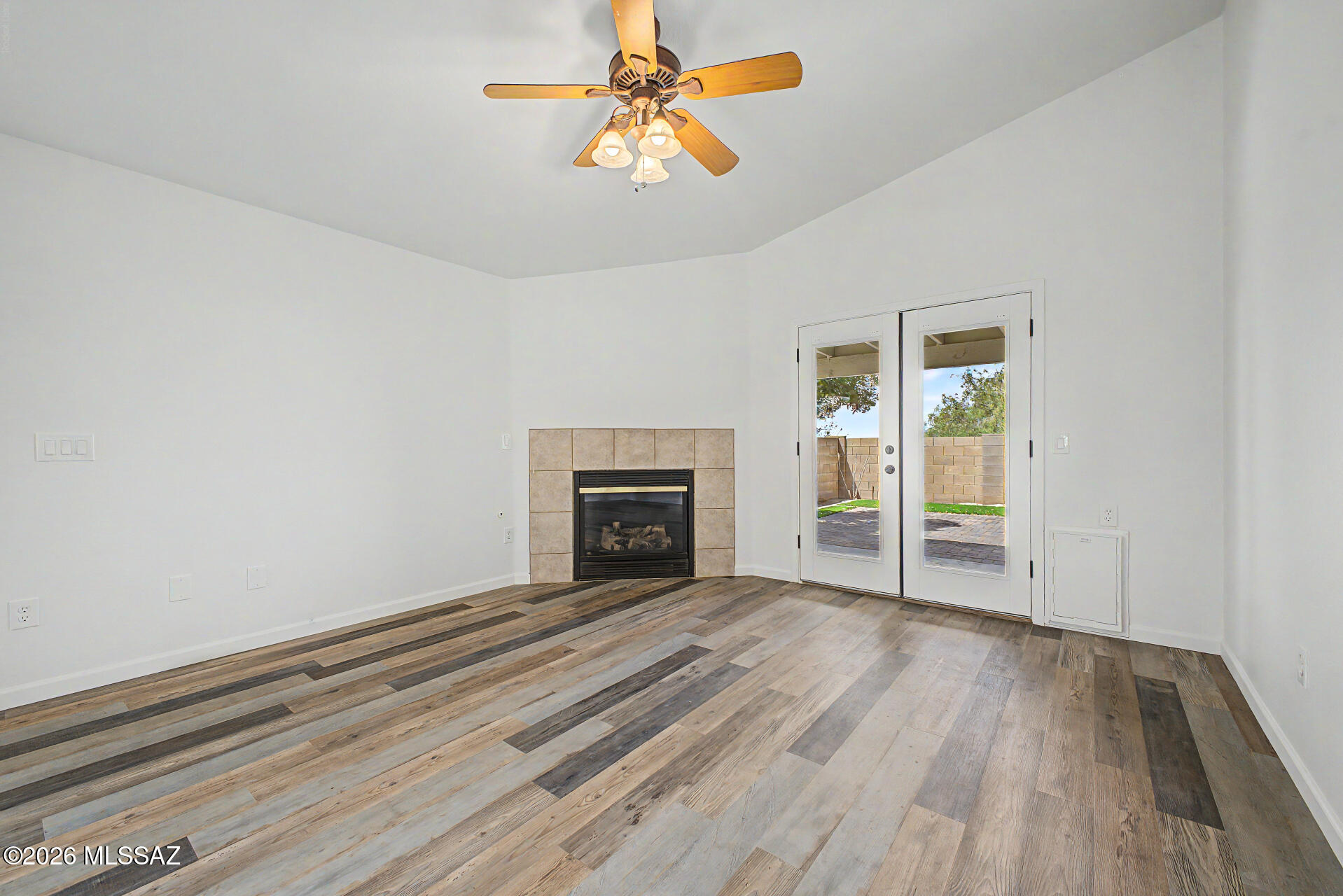 513 E Cactus Mountain Drive