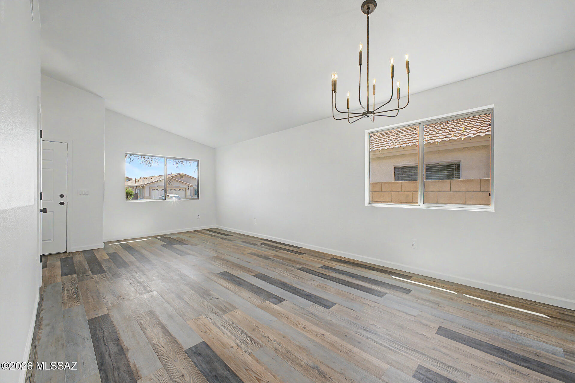 513 E Cactus Mountain Drive
