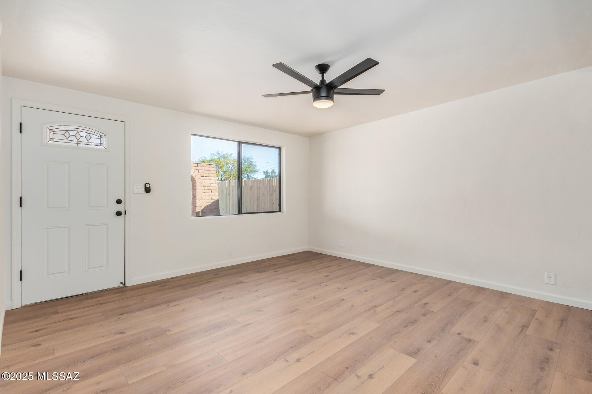 2412 E Warwick Vista