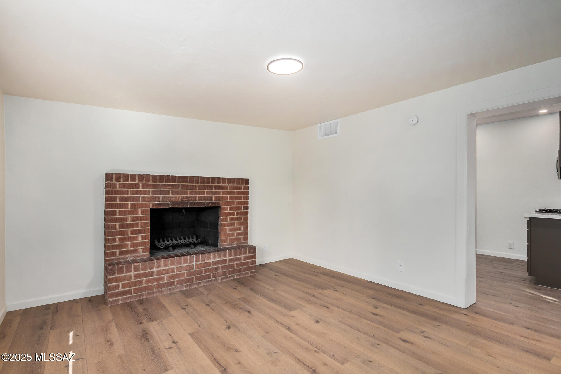 2412 E Warwick Vista