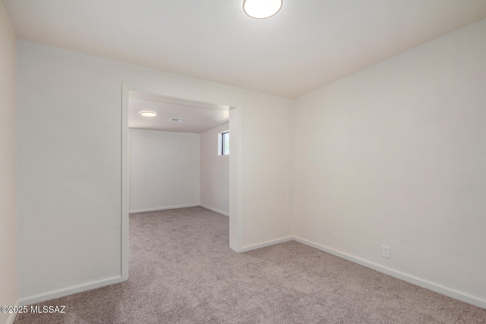 2412 E Warwick Vista