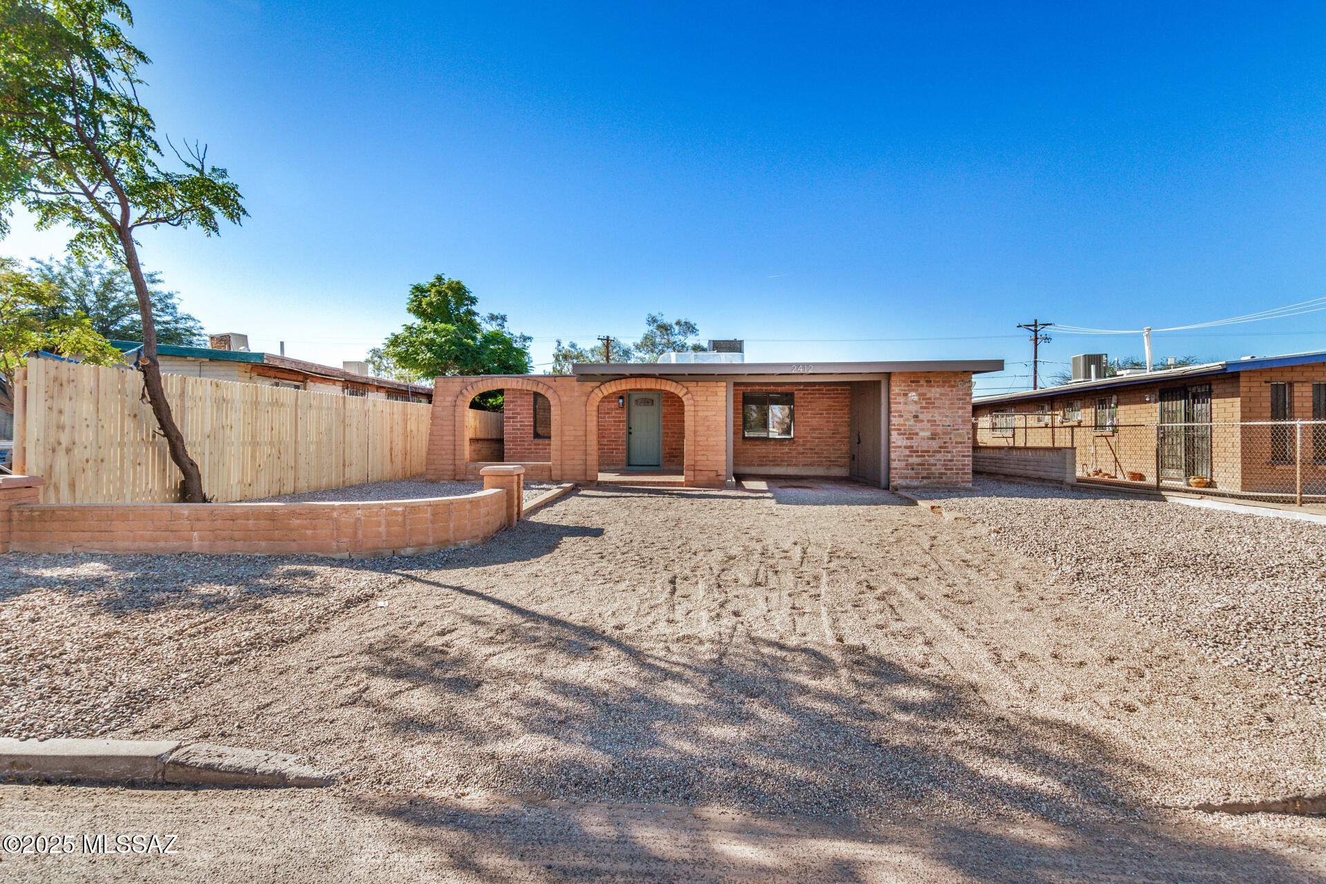 2412 E Warwick Vista