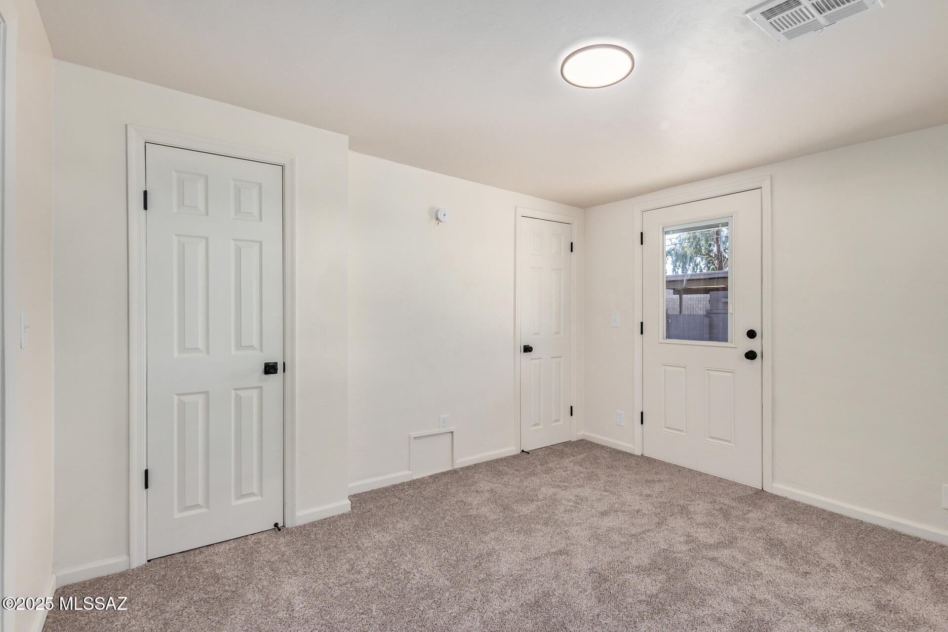 2412 E Warwick Vista