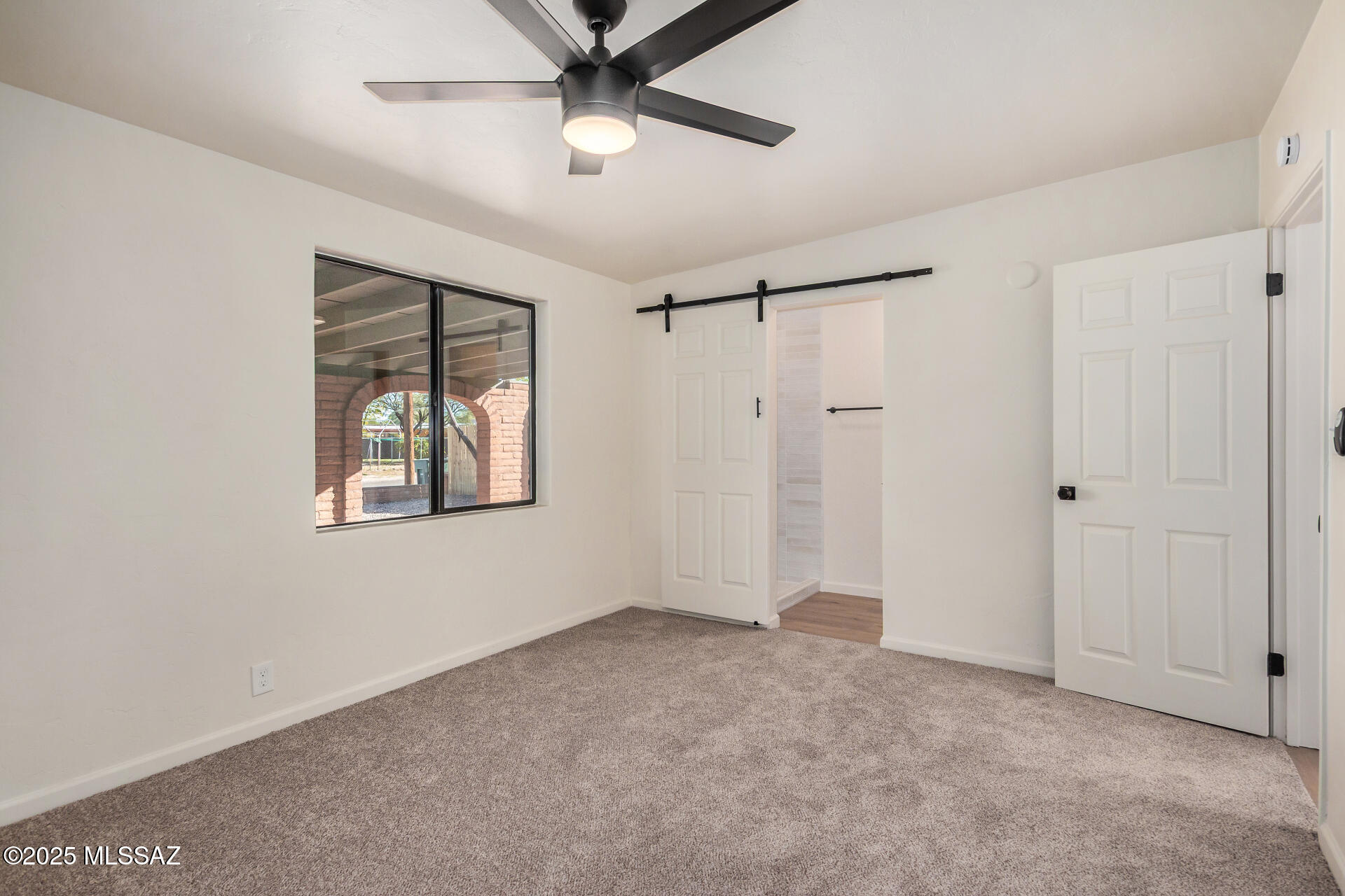 2412 E Warwick Vista