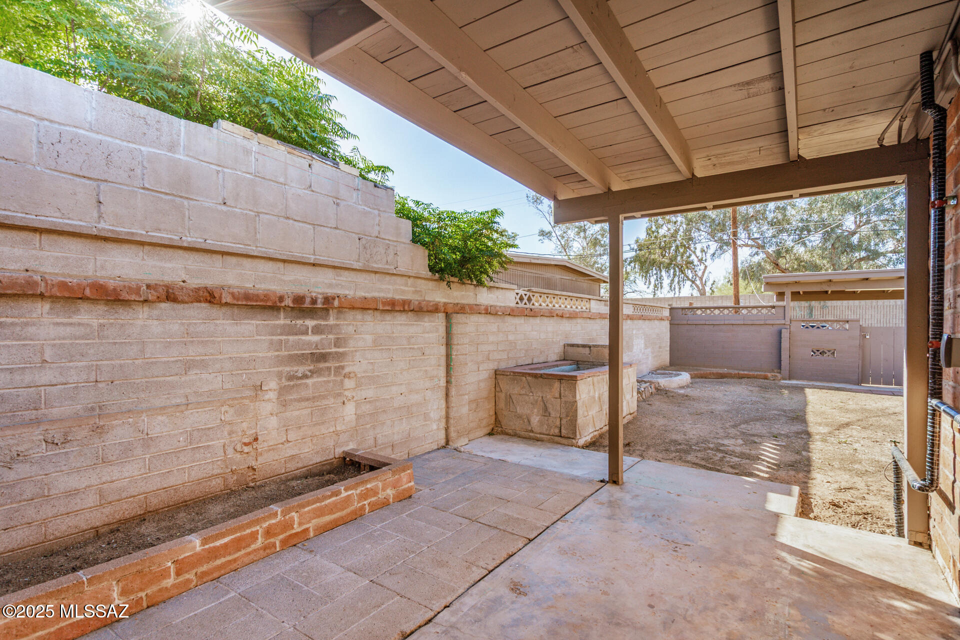 2412 E Warwick Vista